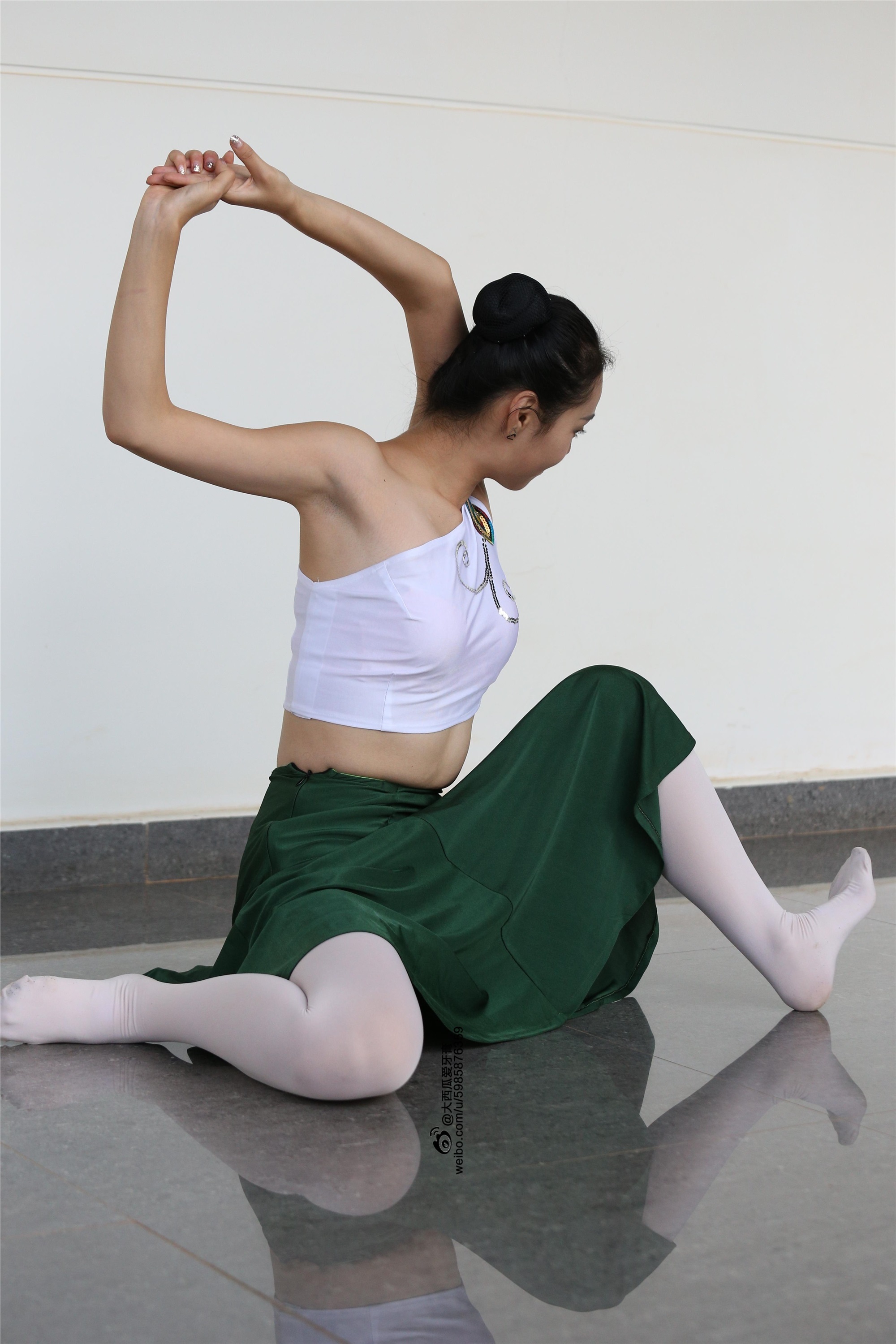 大西瓜美女图片 W006 舞蹈家1-文君 绿裙1