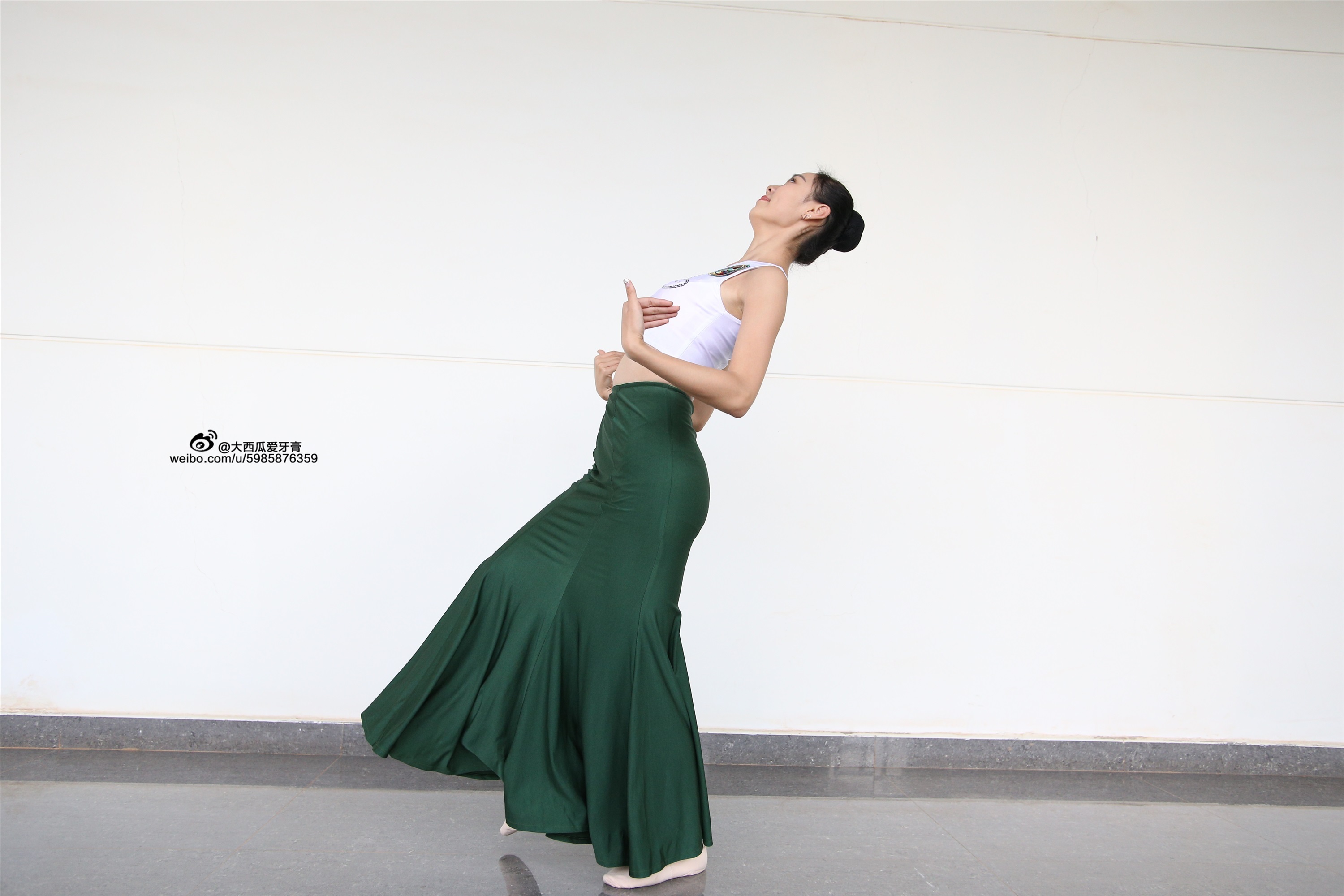 W006 dancer 1 - Wenjun green skirt 1