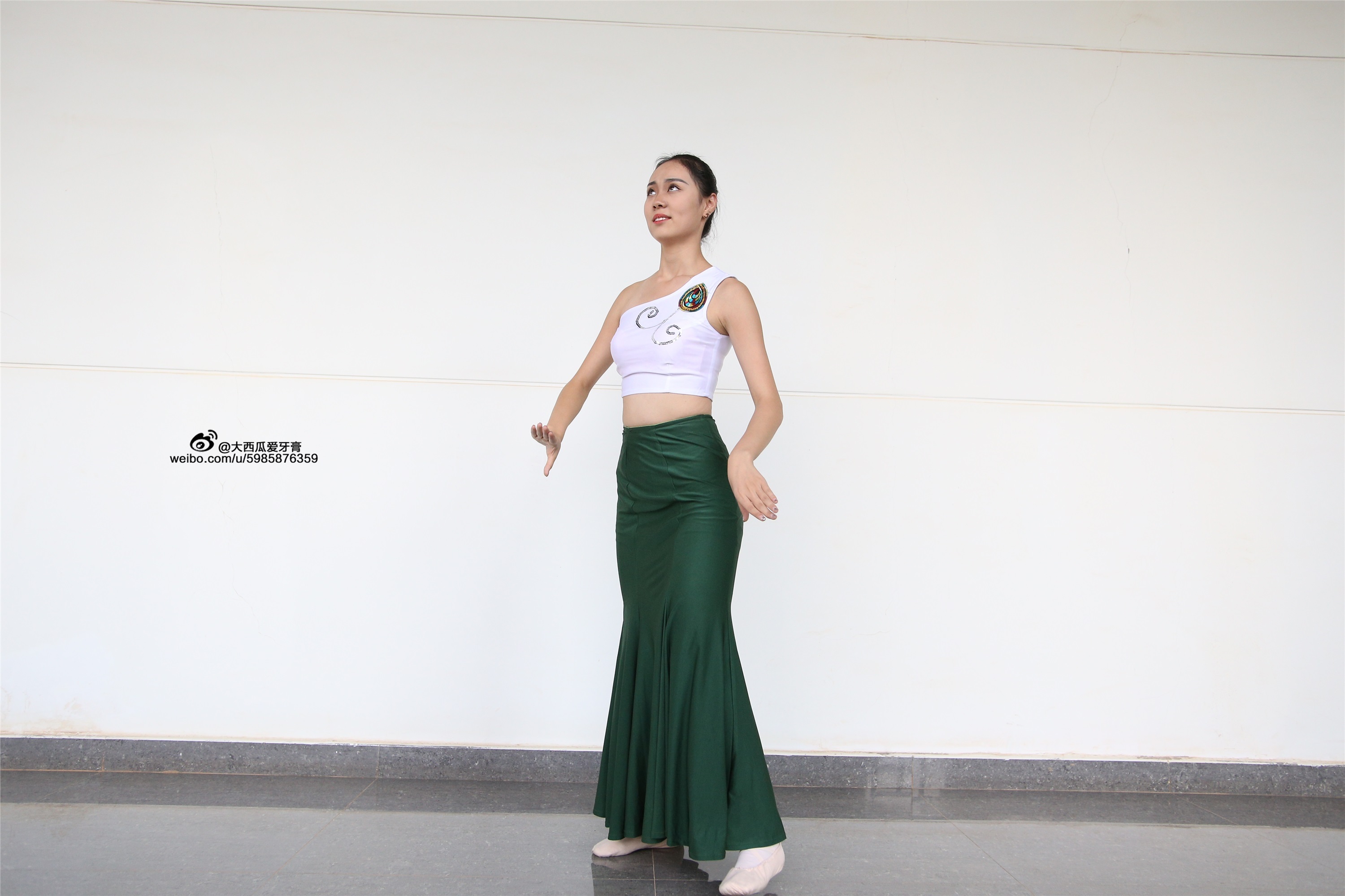 W006 dancer 1 - Wenjun green skirt 1