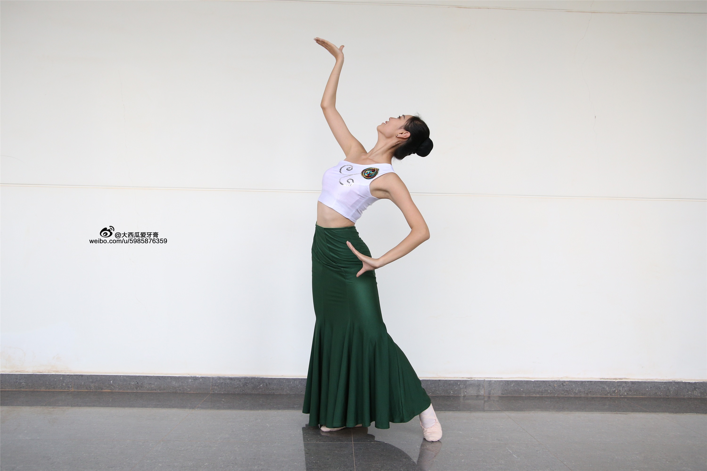 W006 dancer 1 - Wenjun green skirt 1