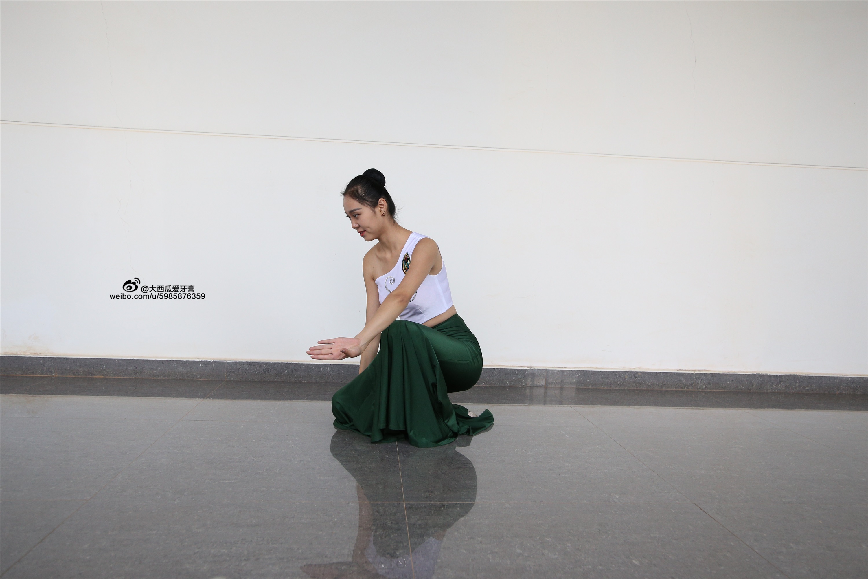 W006 dancer 1 - Wenjun green skirt 1