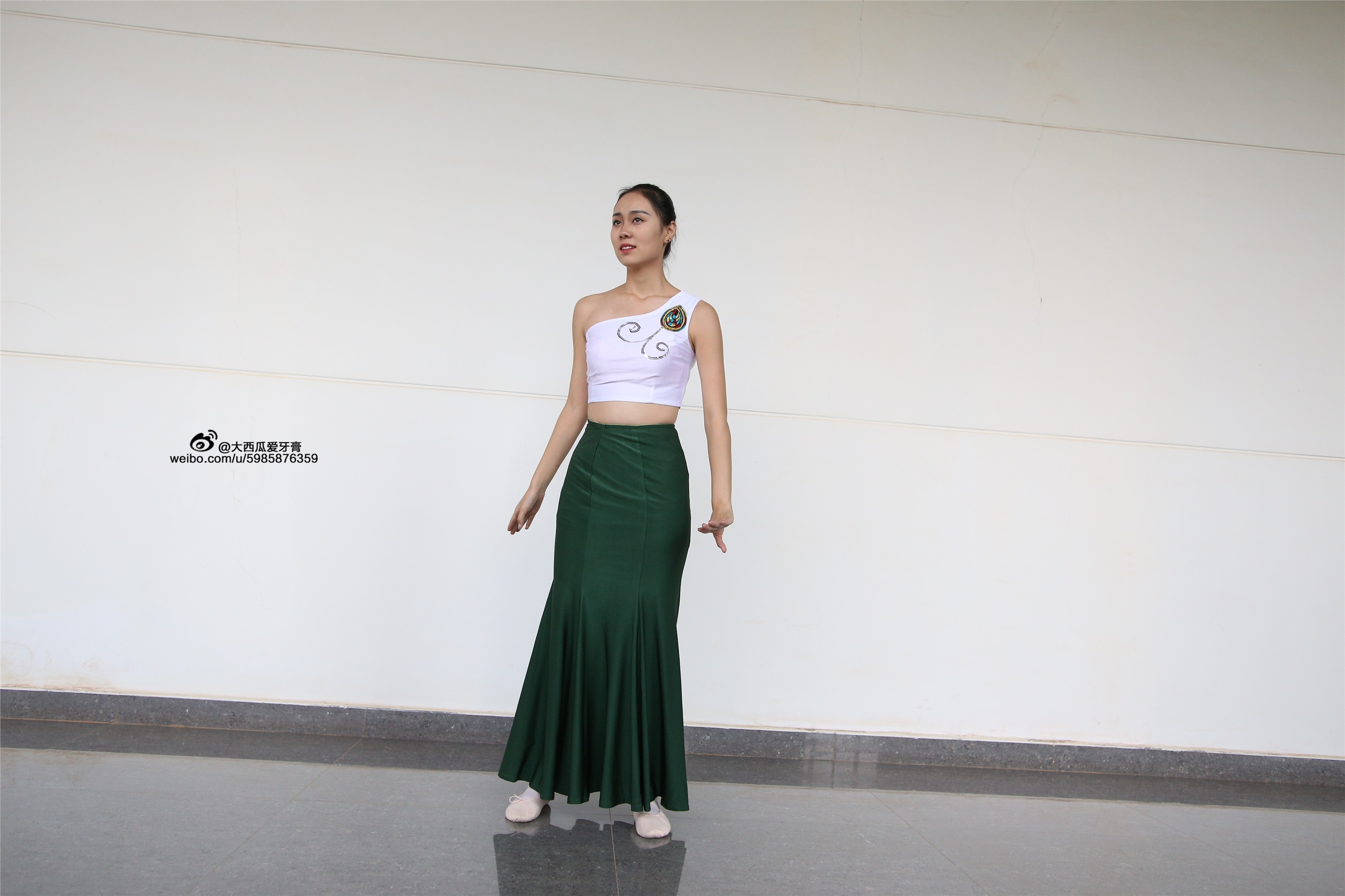 W006 dancer 1 - Wenjun green skirt 1