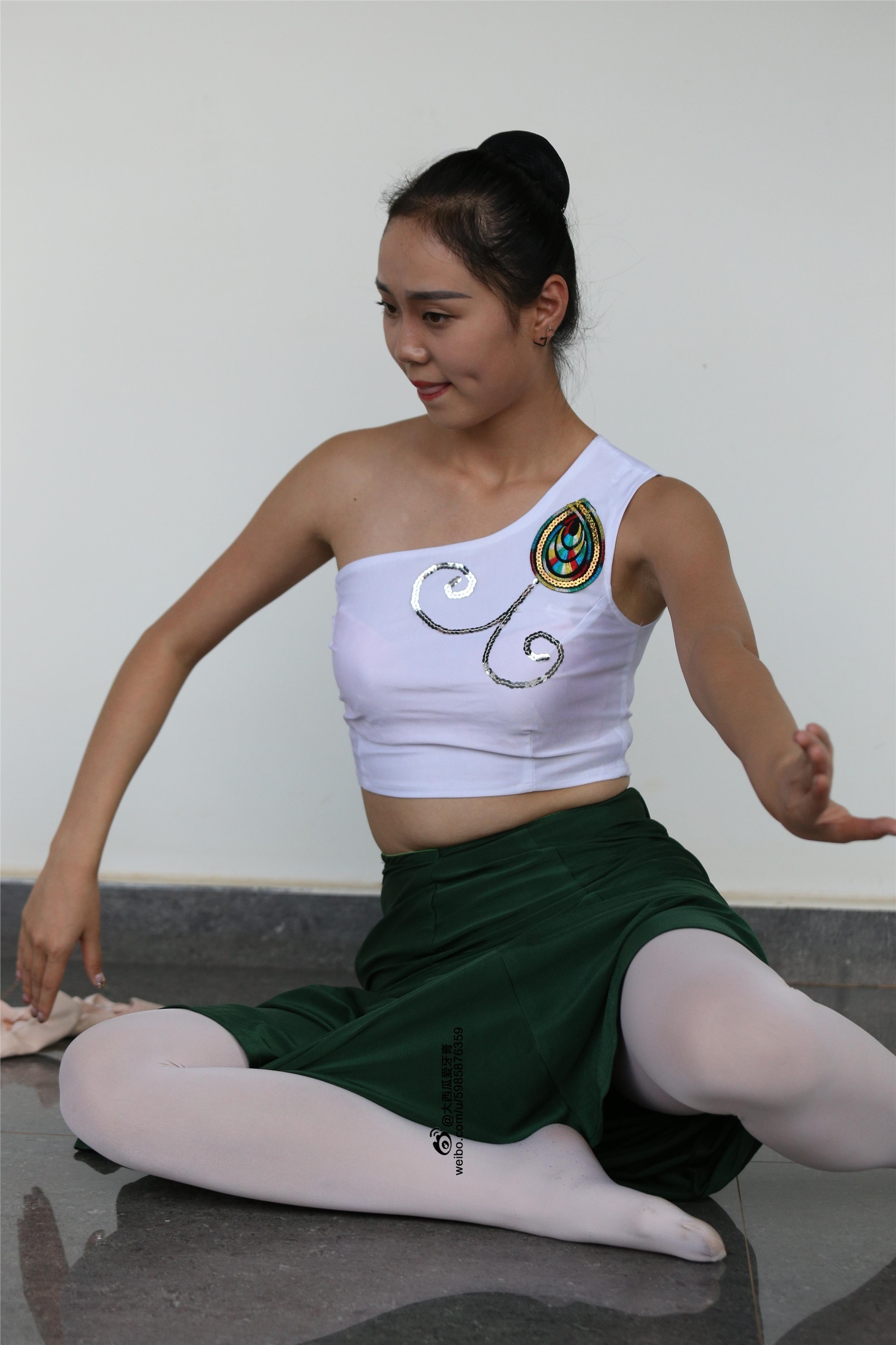 W006 dancer 1 - Wenjun green skirt 1