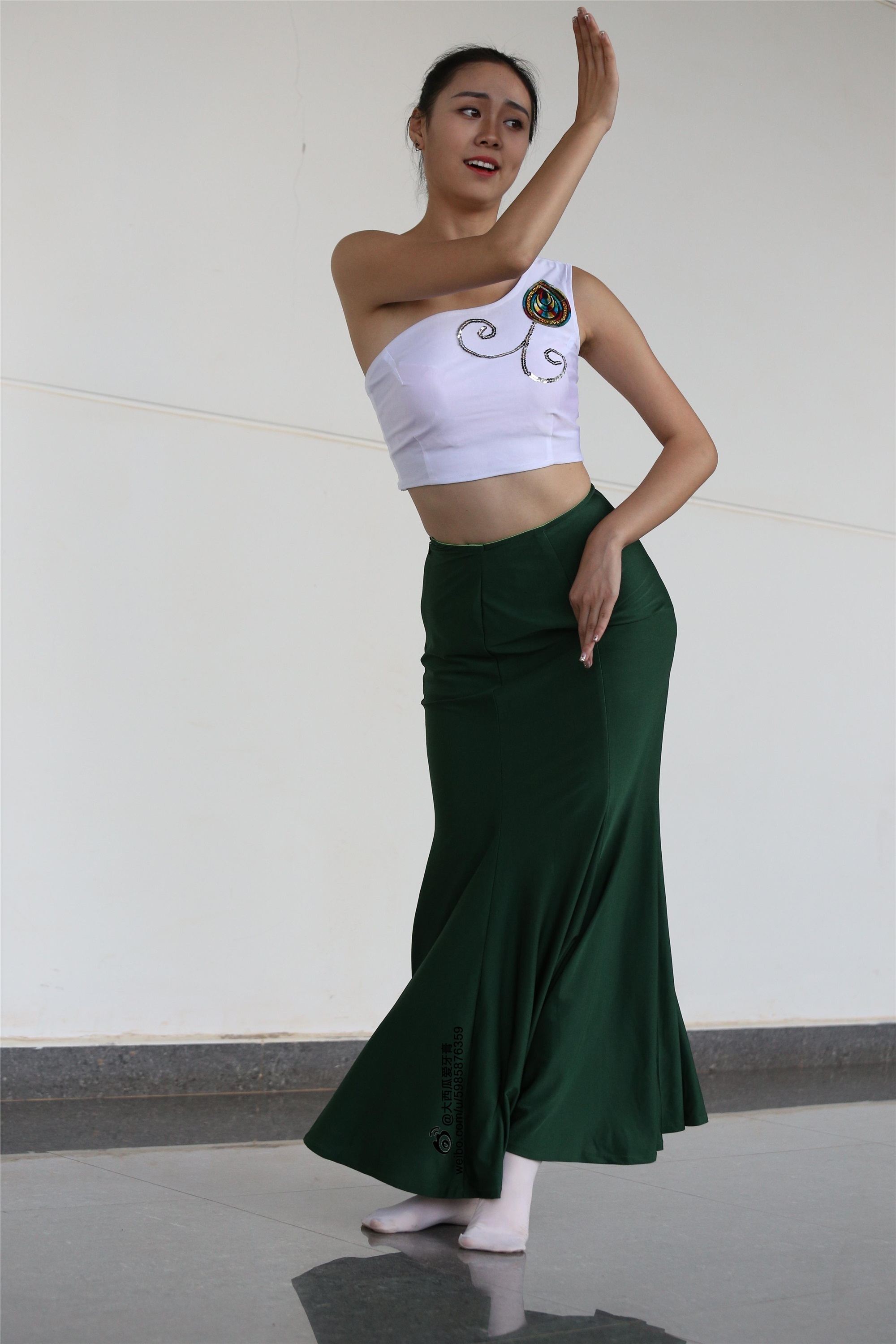 W006 dancer 1 - Wenjun green skirt 1