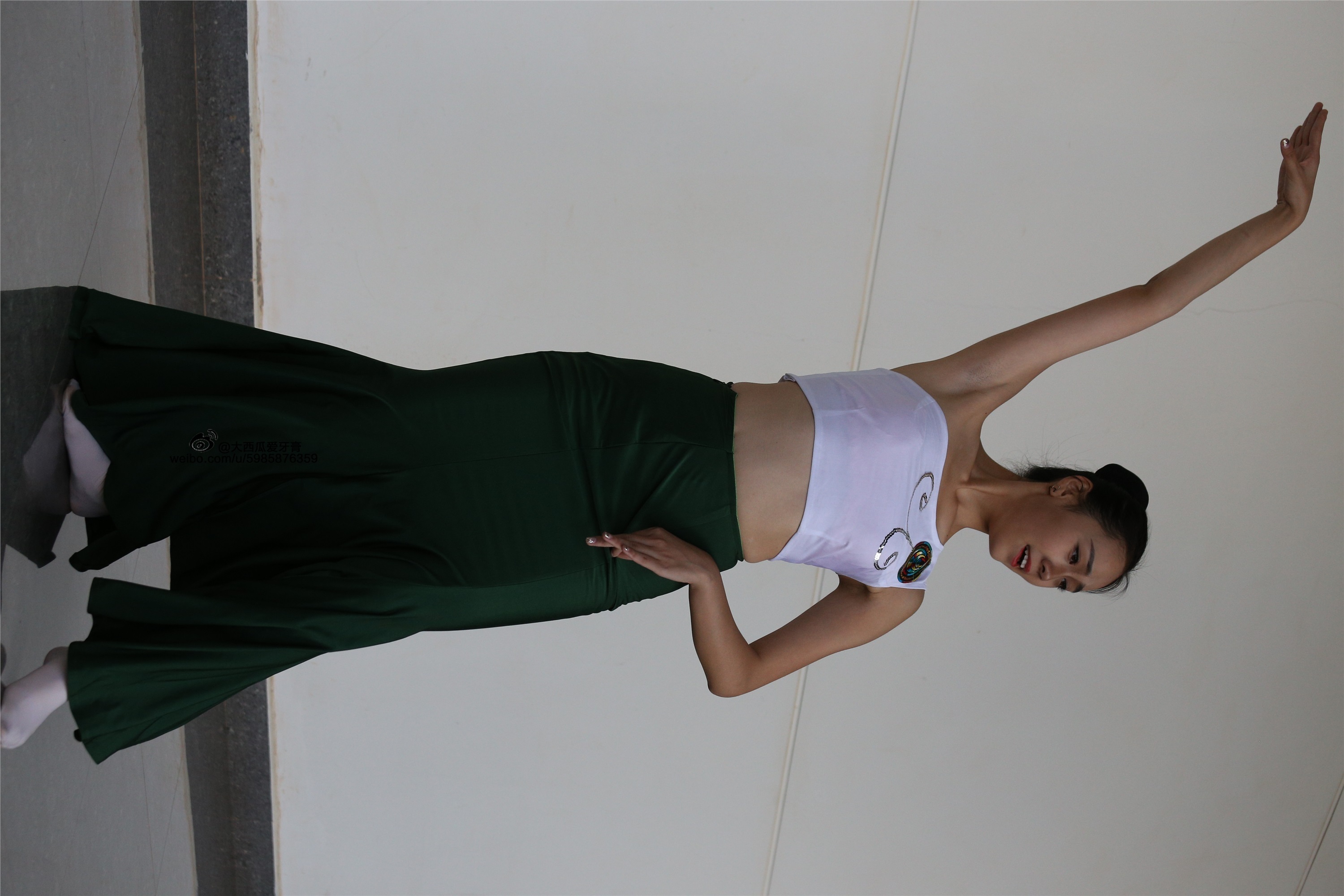 W006 dancer 1 - Wenjun green skirt 1