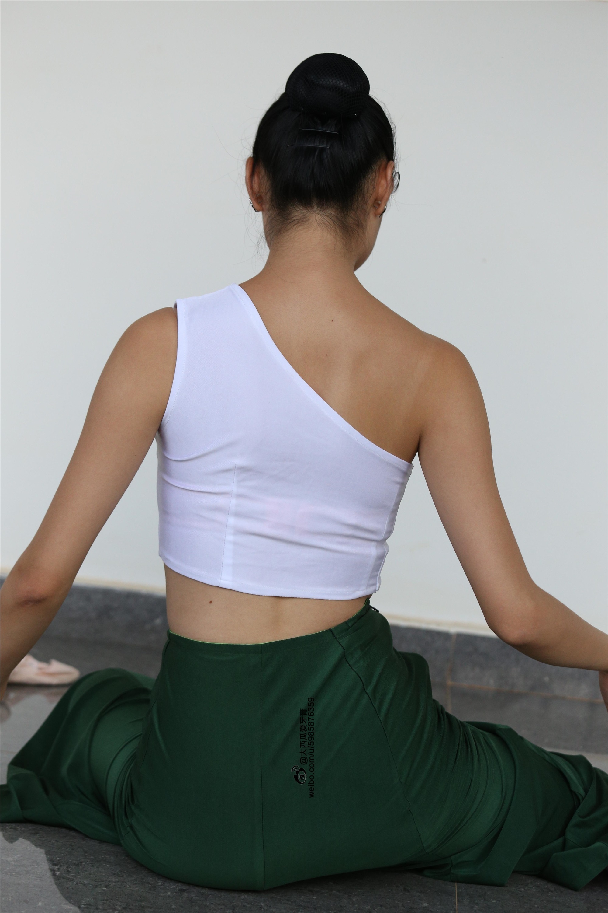 W006 dancer 1 - Wenjun green skirt 1