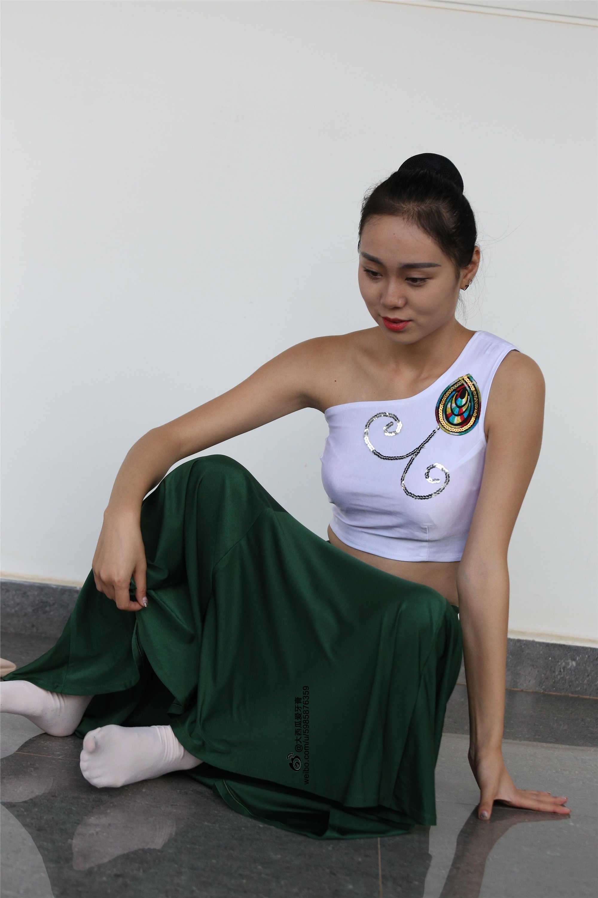 W006 dancer 1 - Wenjun green skirt 1