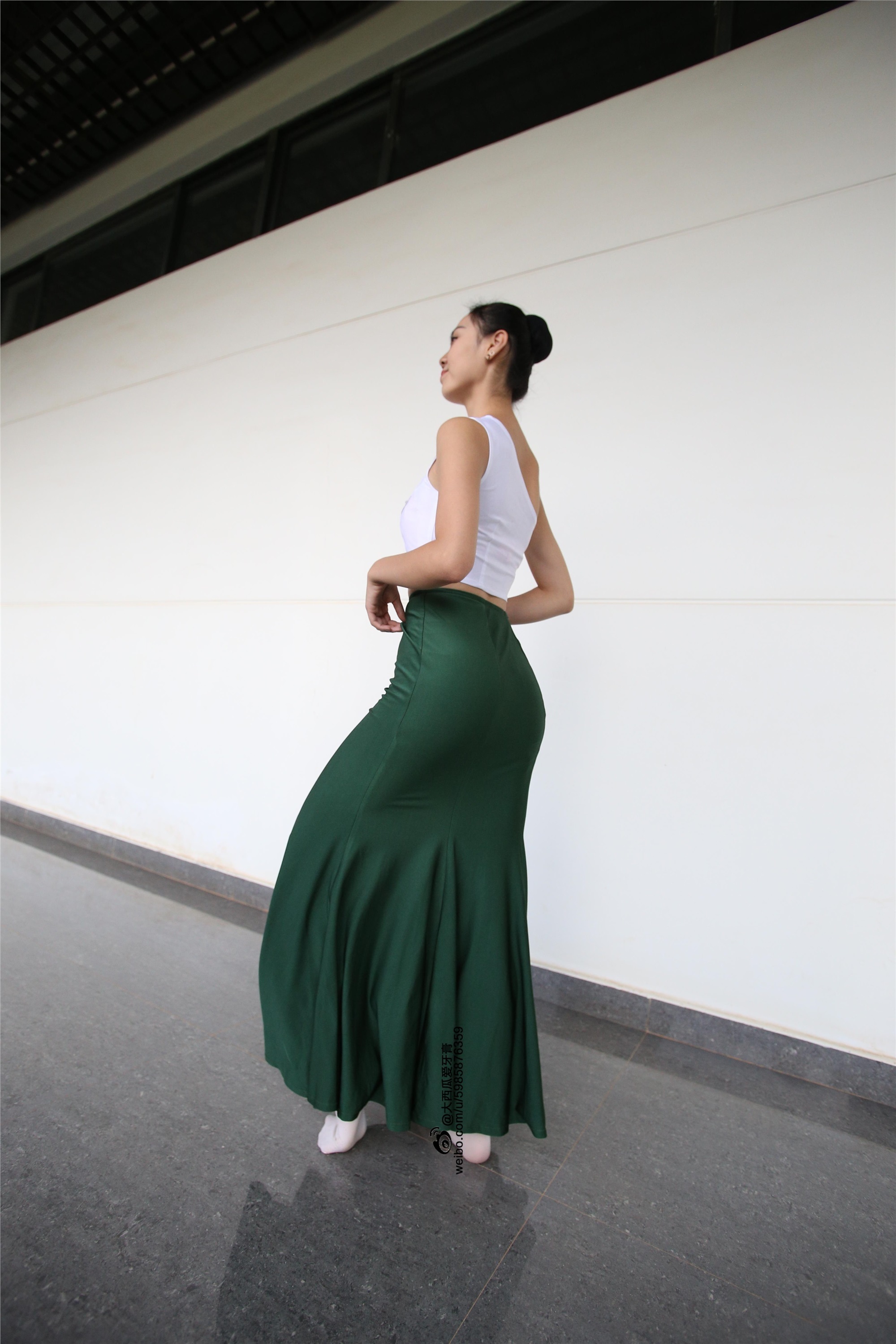 W006 dancer 1 - Wenjun green skirt 1