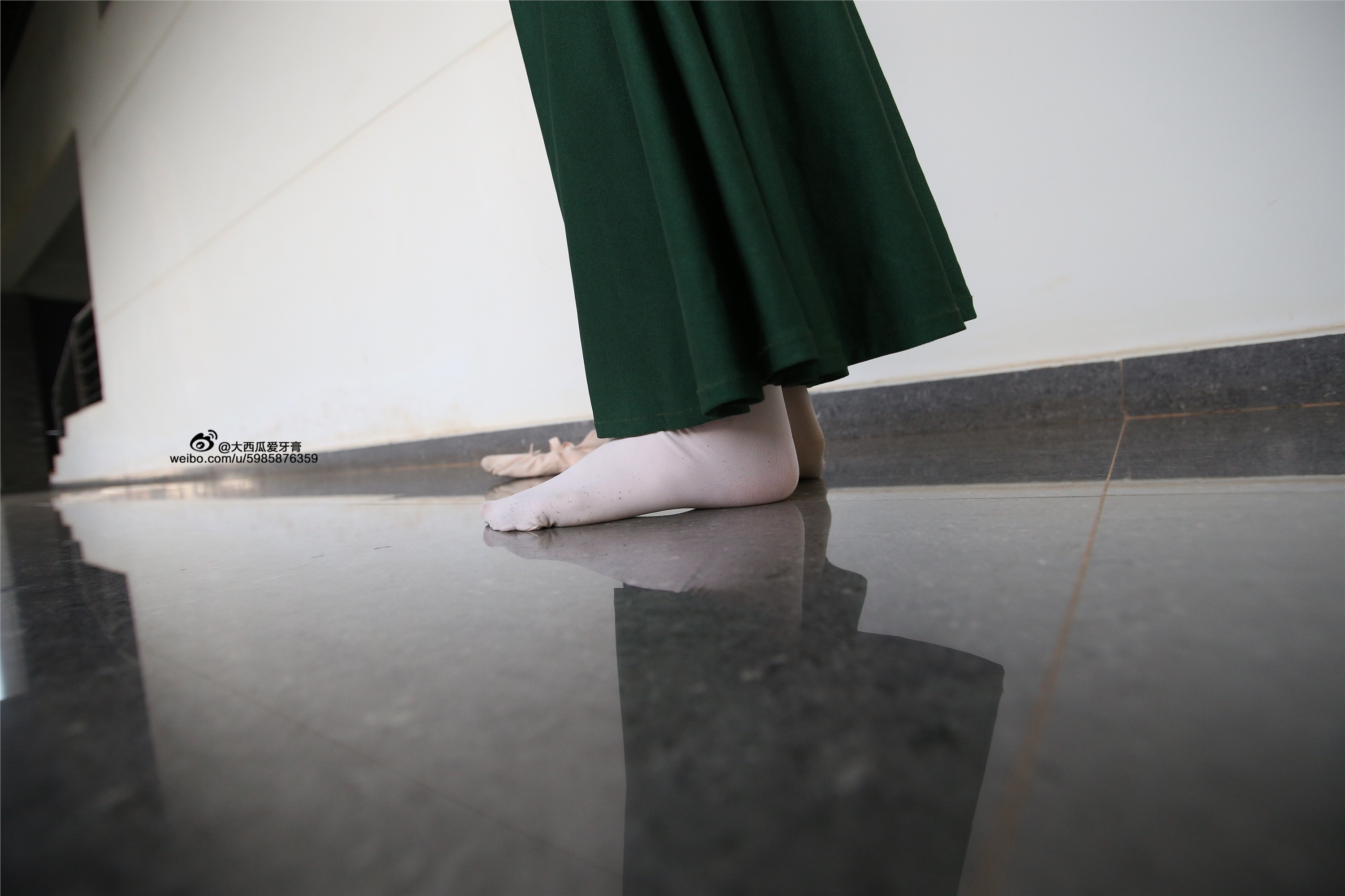 W006 dancer 1 - Wenjun green skirt 1