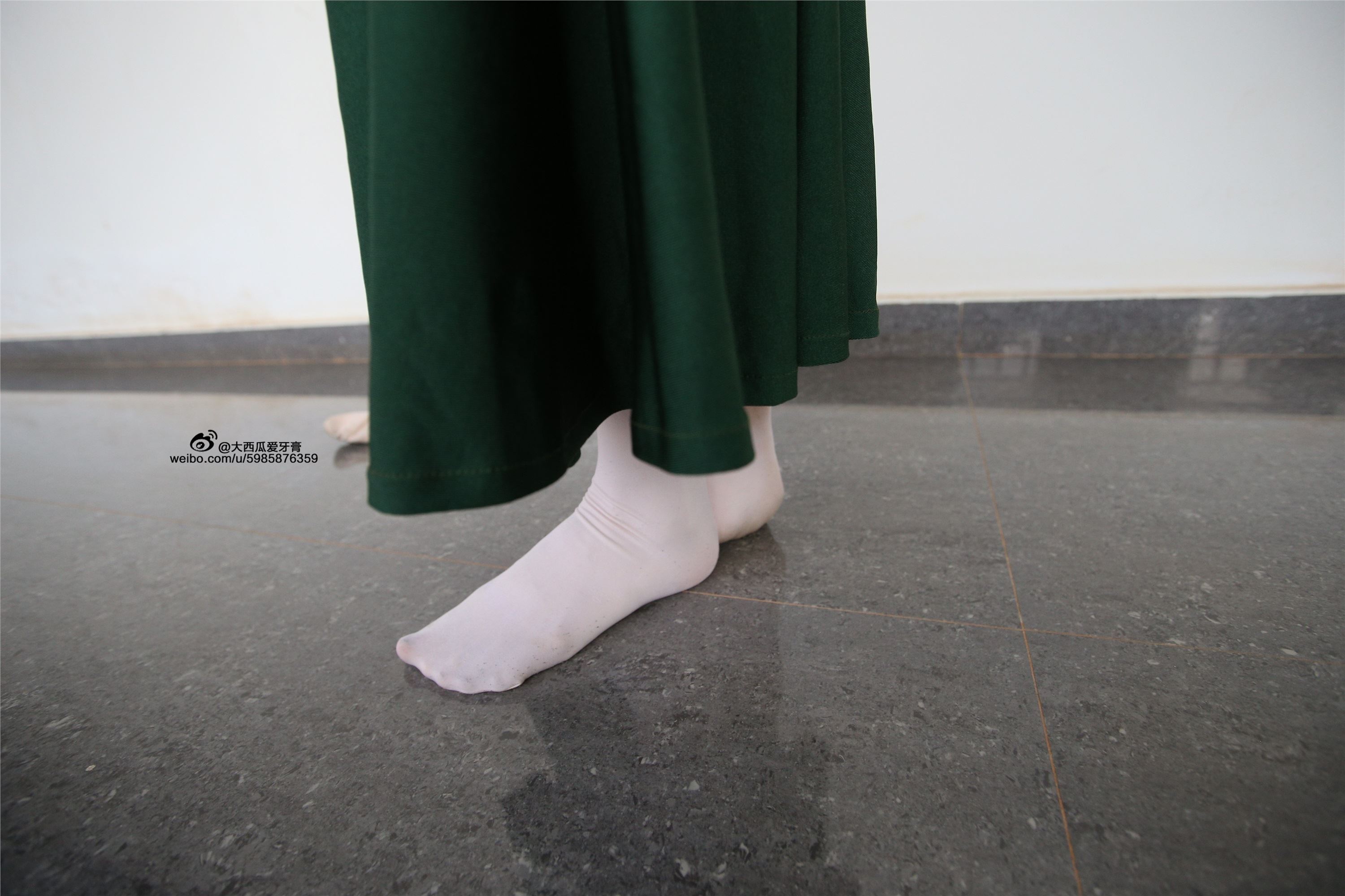 W006 dancer 1 - Wenjun green skirt 1