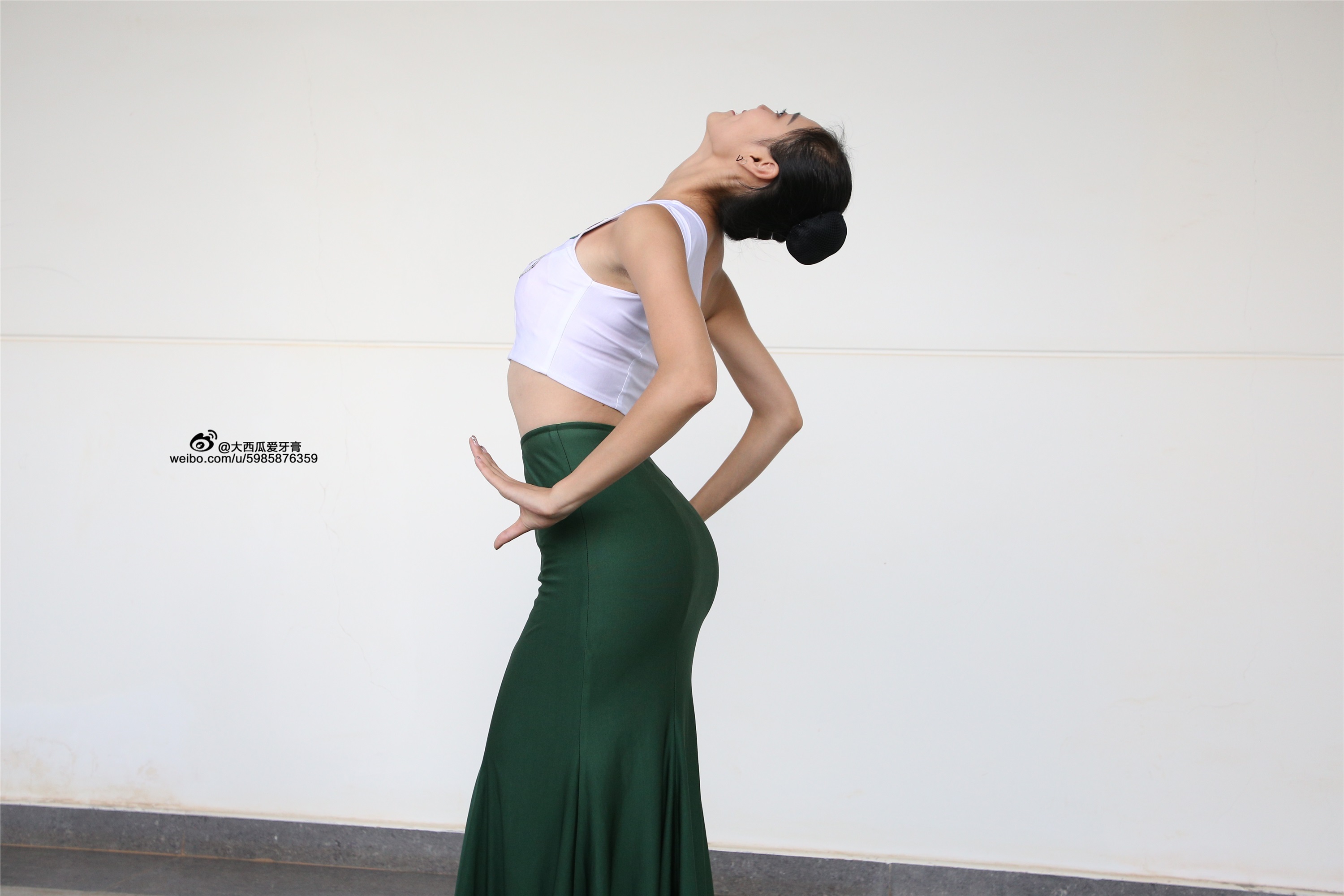 W006 dancer 1 - Wenjun green skirt 1