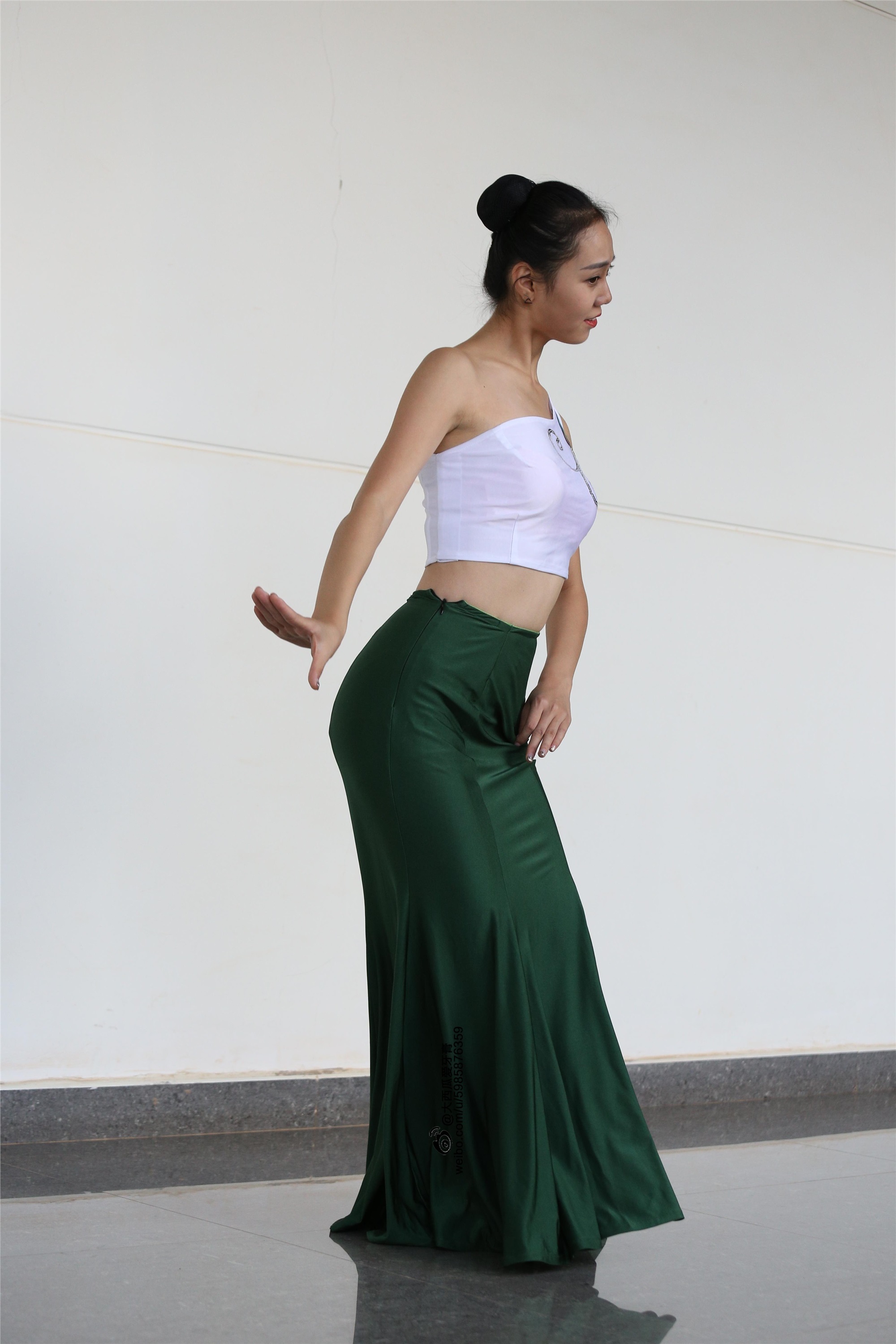 W006 dancer 1 - Wenjun green skirt 1