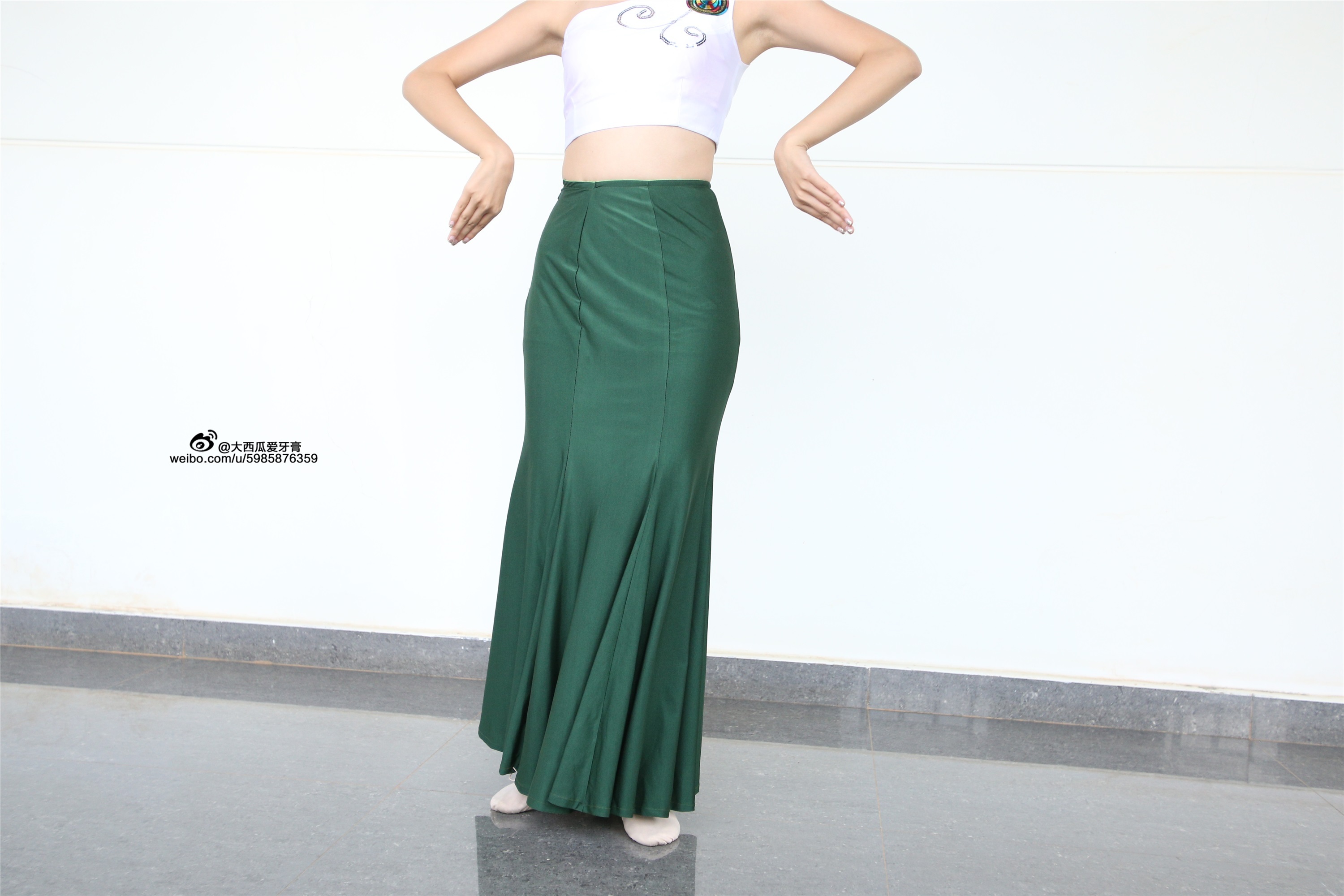 W006 dancer 1 - Wenjun green skirt 1