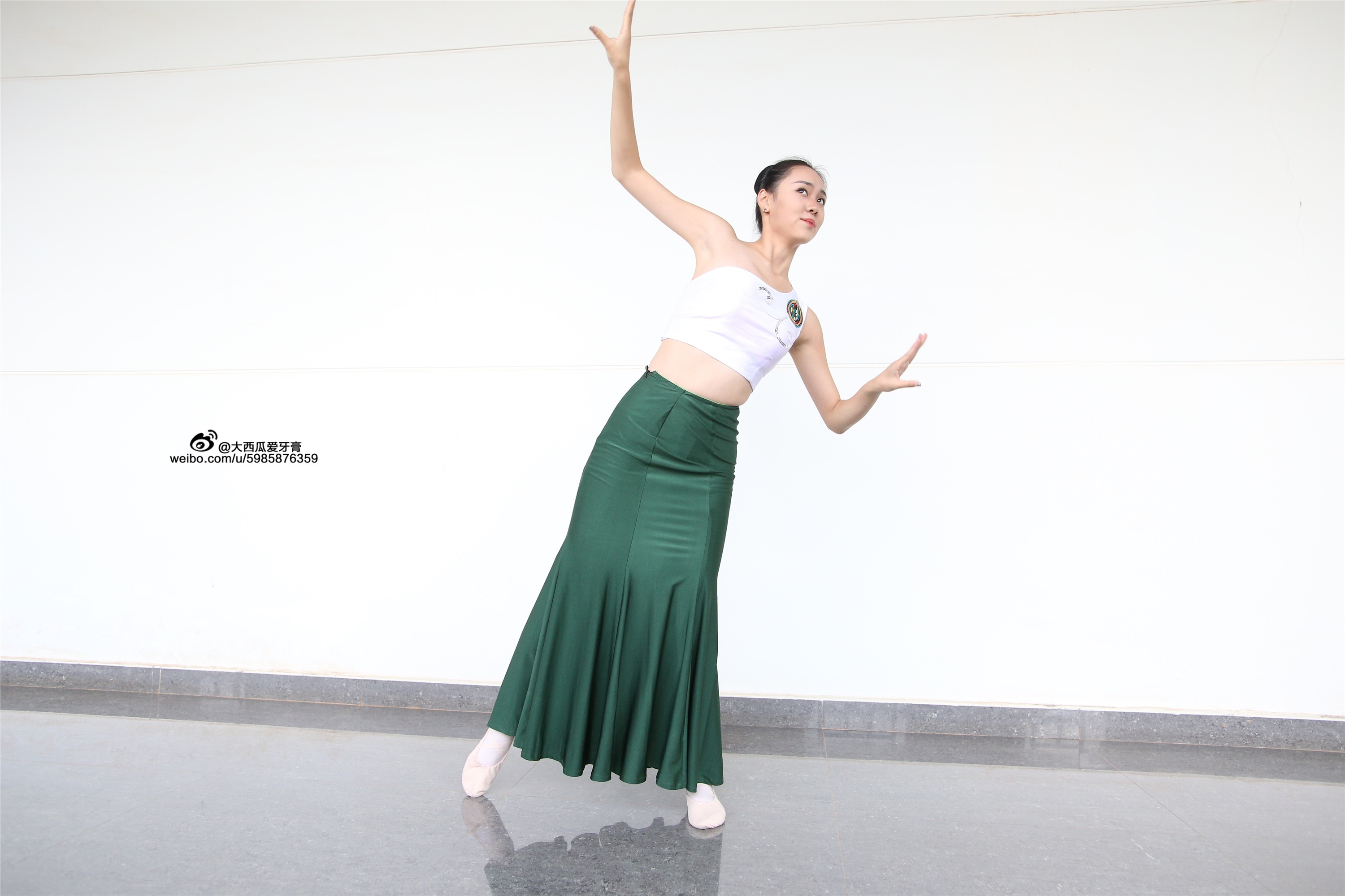 W006 dancer 1 - Wenjun green skirt 1