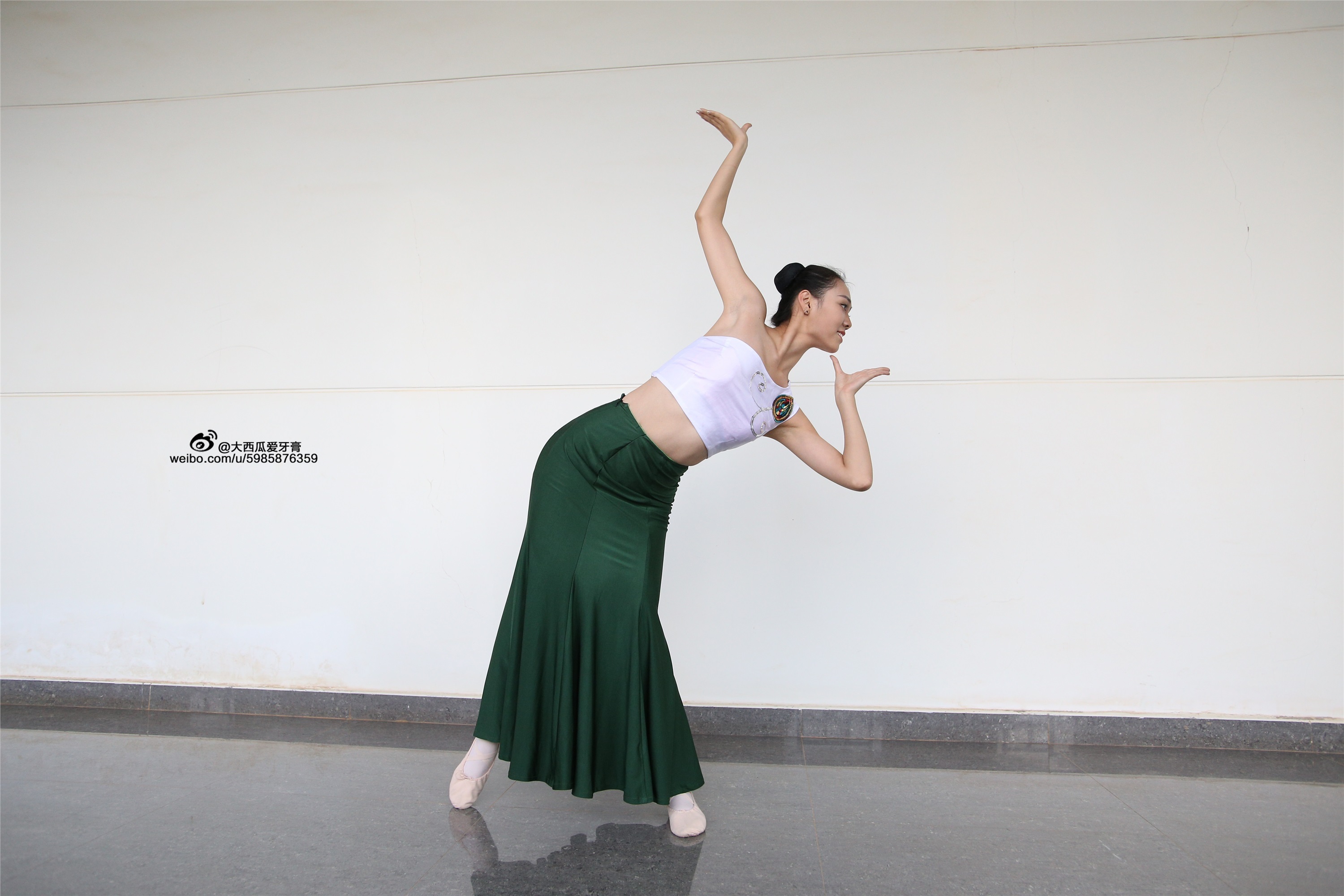 W006 dancer 1 - Wenjun green skirt 1