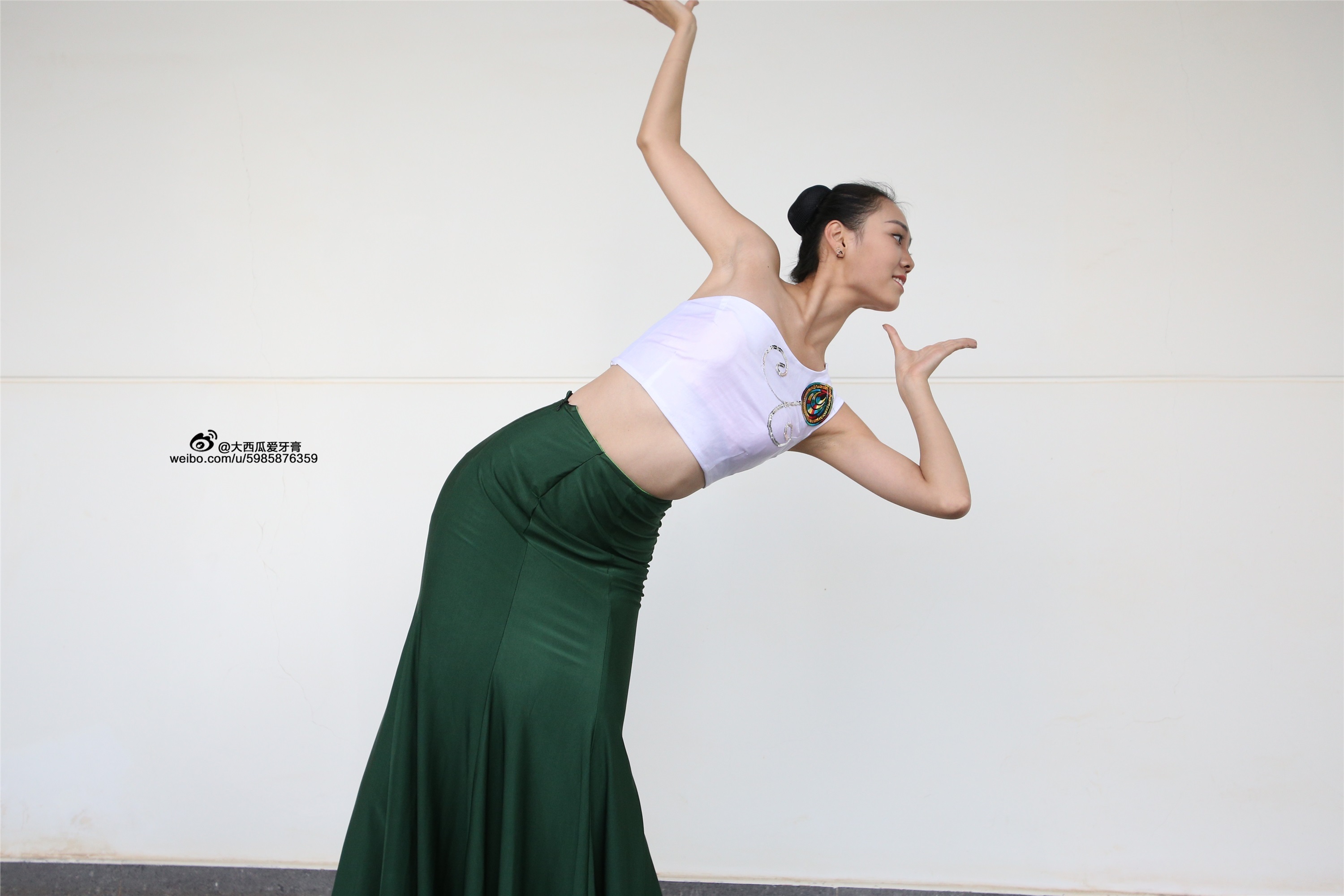 W006 dancer 1 - Wenjun green skirt 1