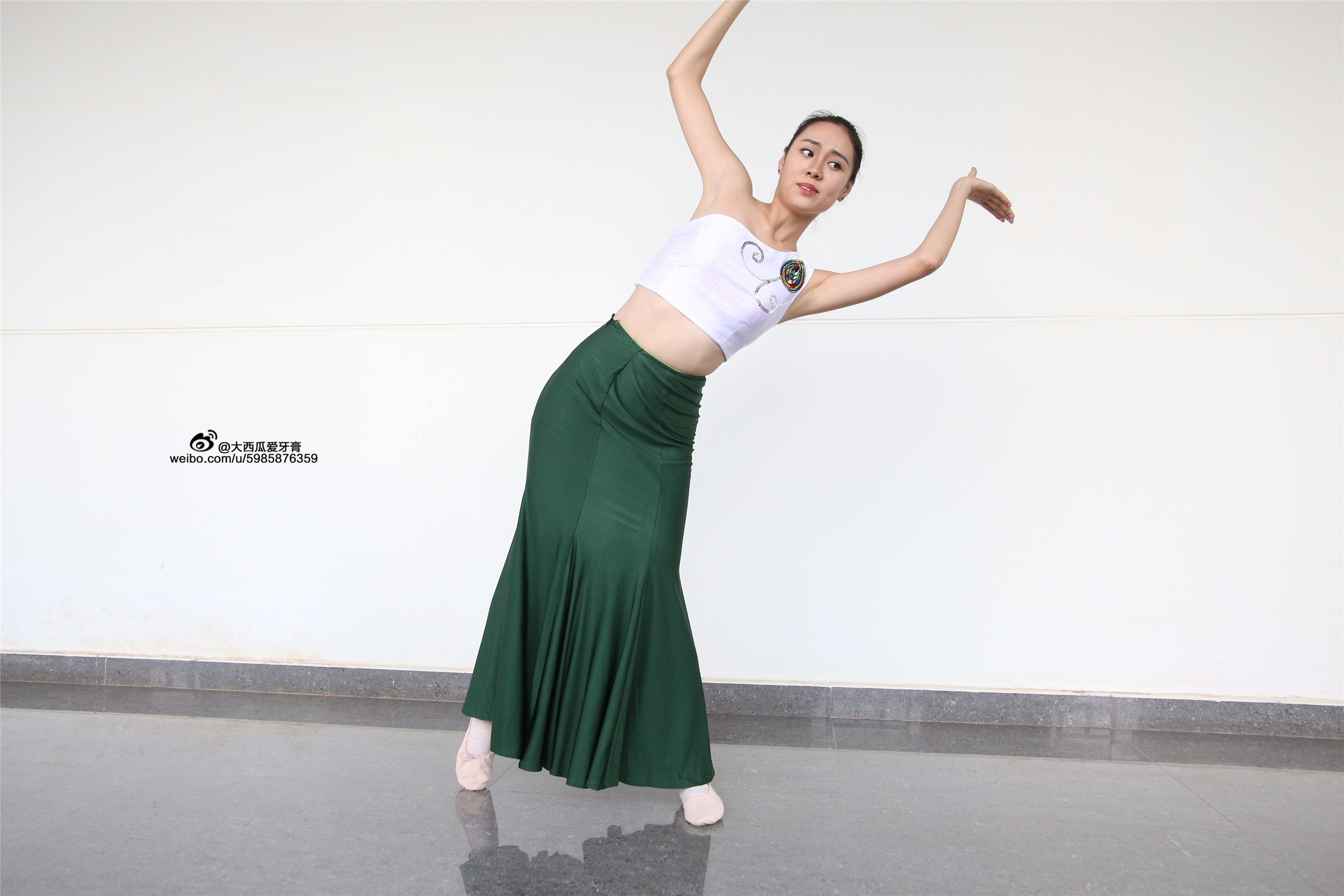 W006 dancer 1 - Wenjun green skirt 1