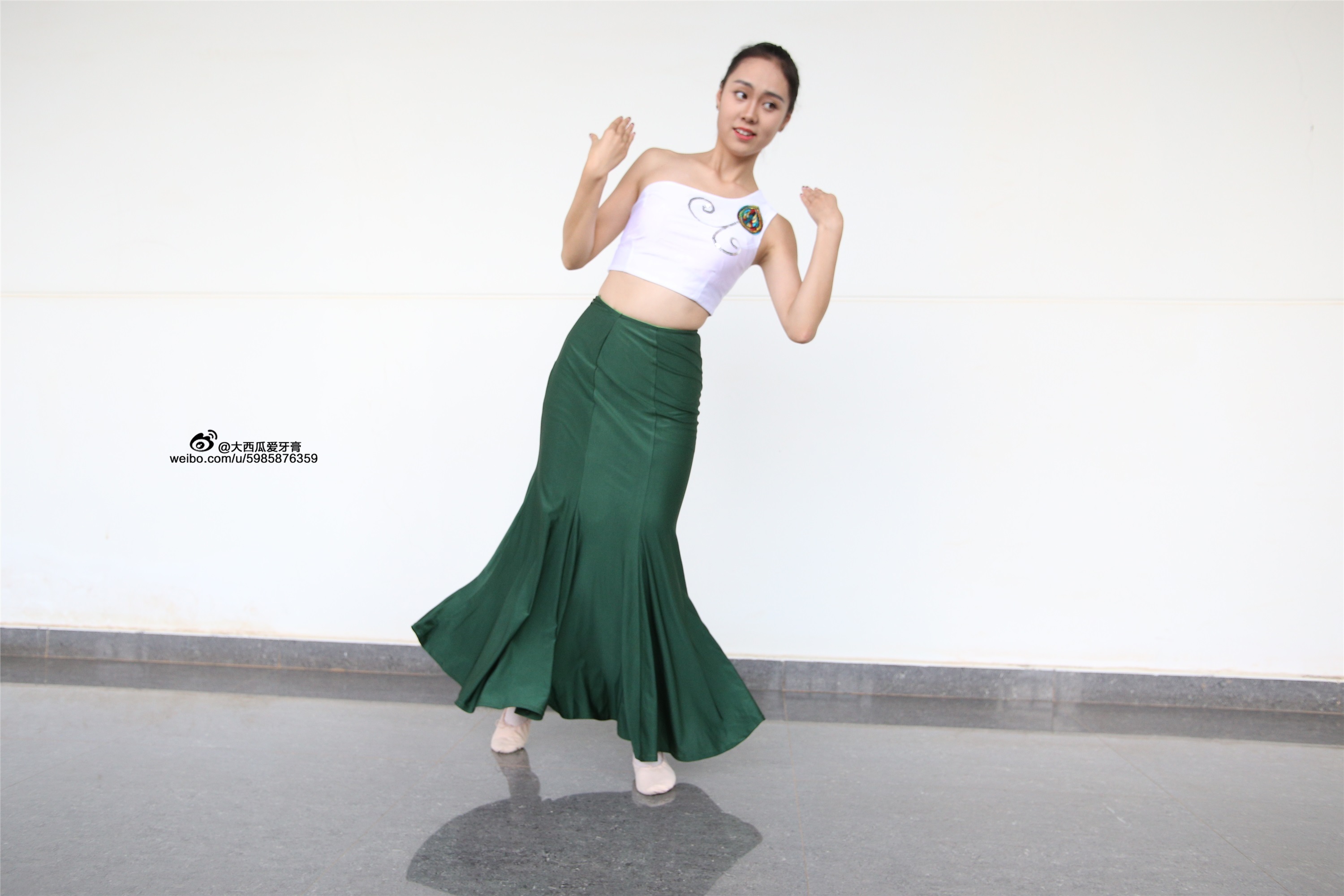 W006 dancer 1 - Wenjun green skirt 1