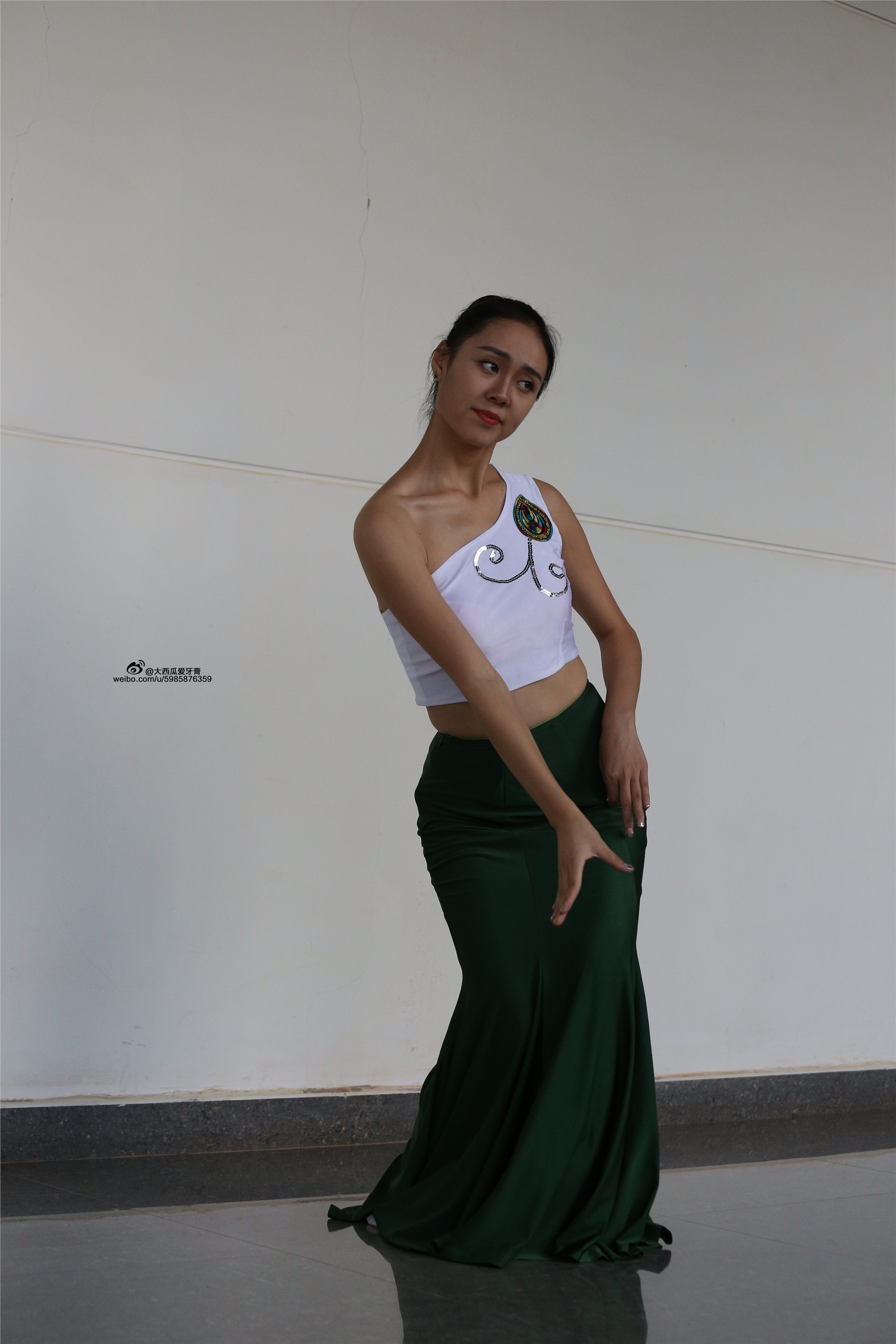 W006 dancer 1 - Wenjun green skirt 1