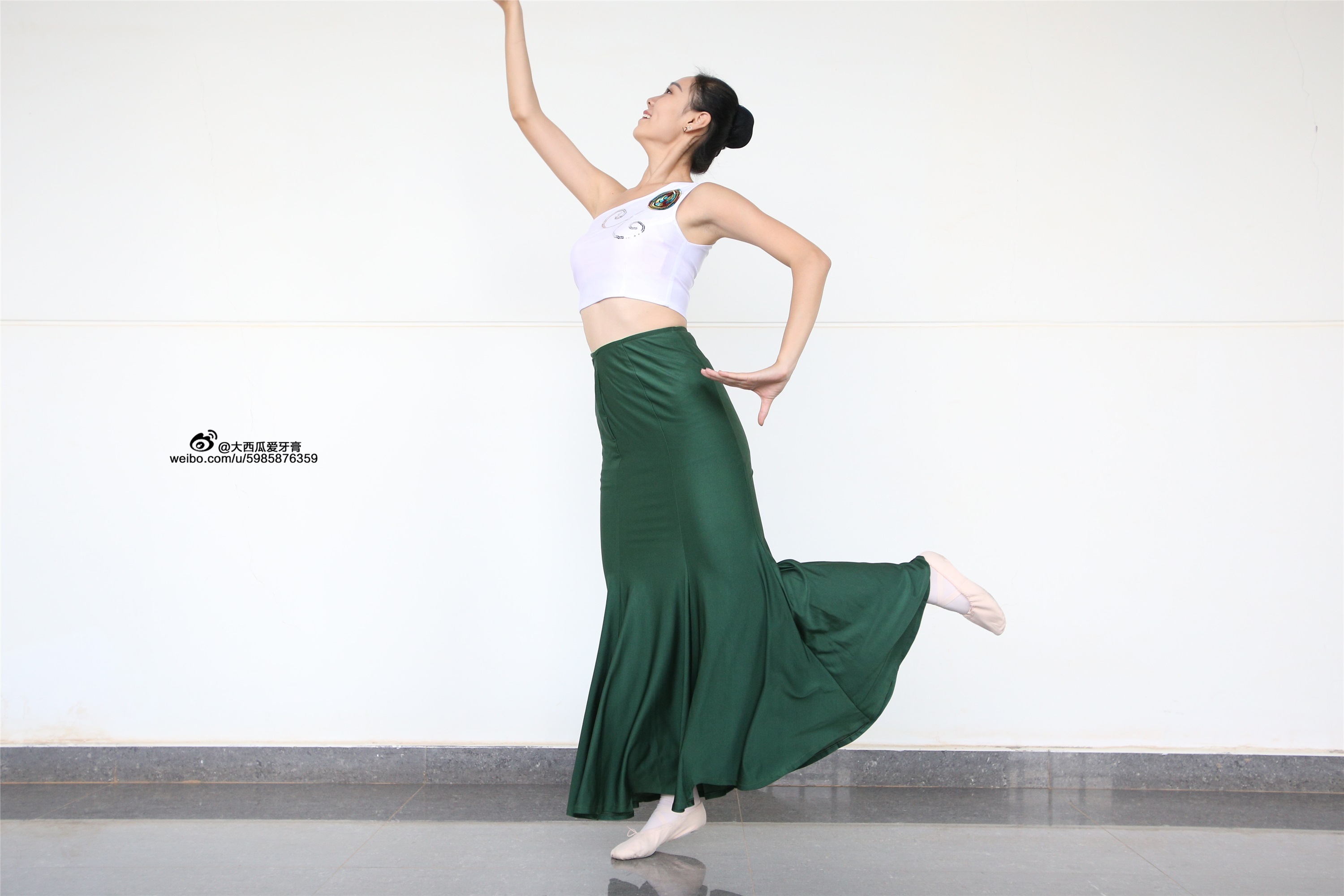 W006 dancer 1 - Wenjun green skirt 2