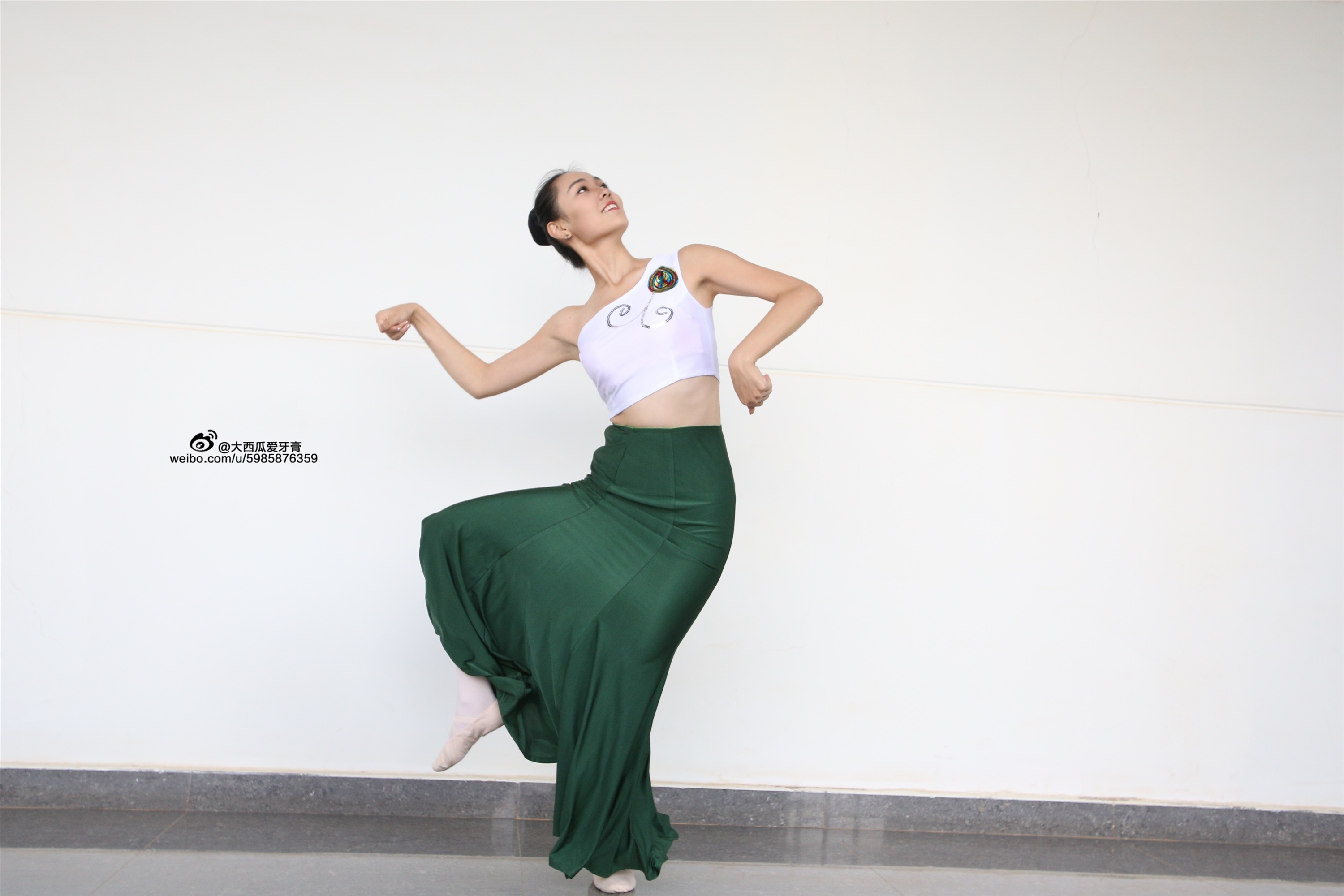 W006 dancer 1 - Wenjun green skirt 2