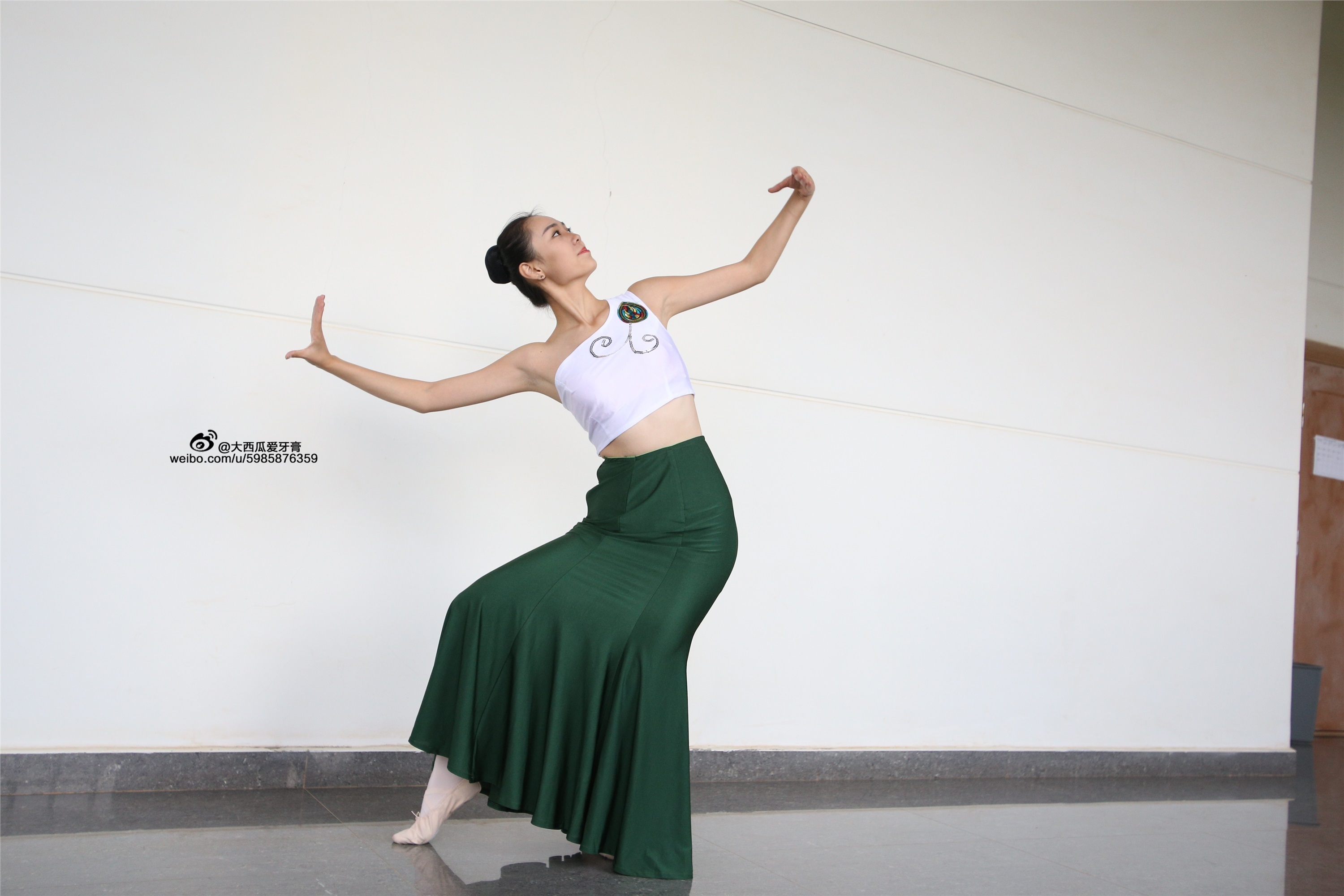 W006 dancer 1 - Wenjun green skirt 2