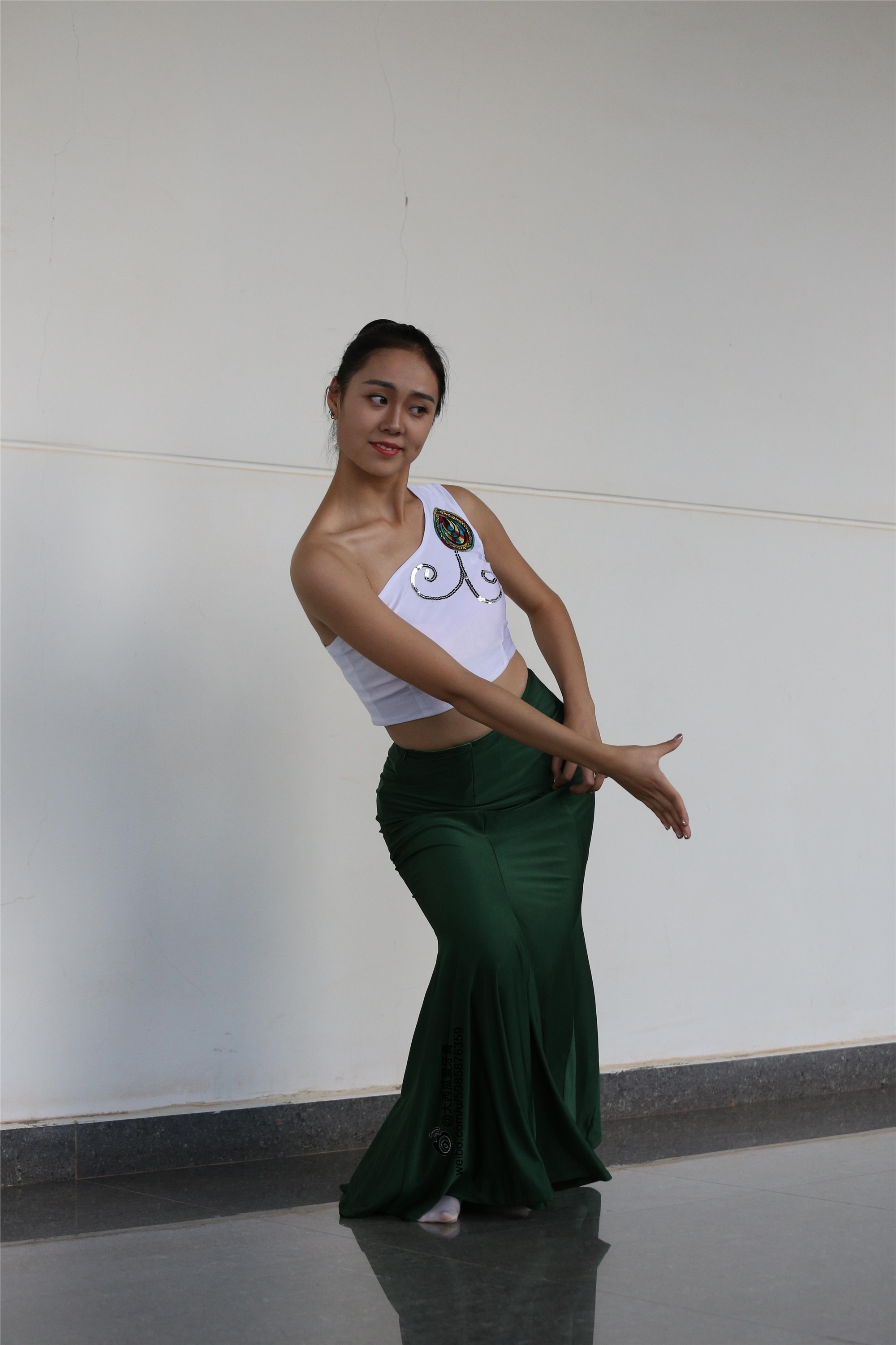 W006 dancer 1 - Wenjun green skirt 2