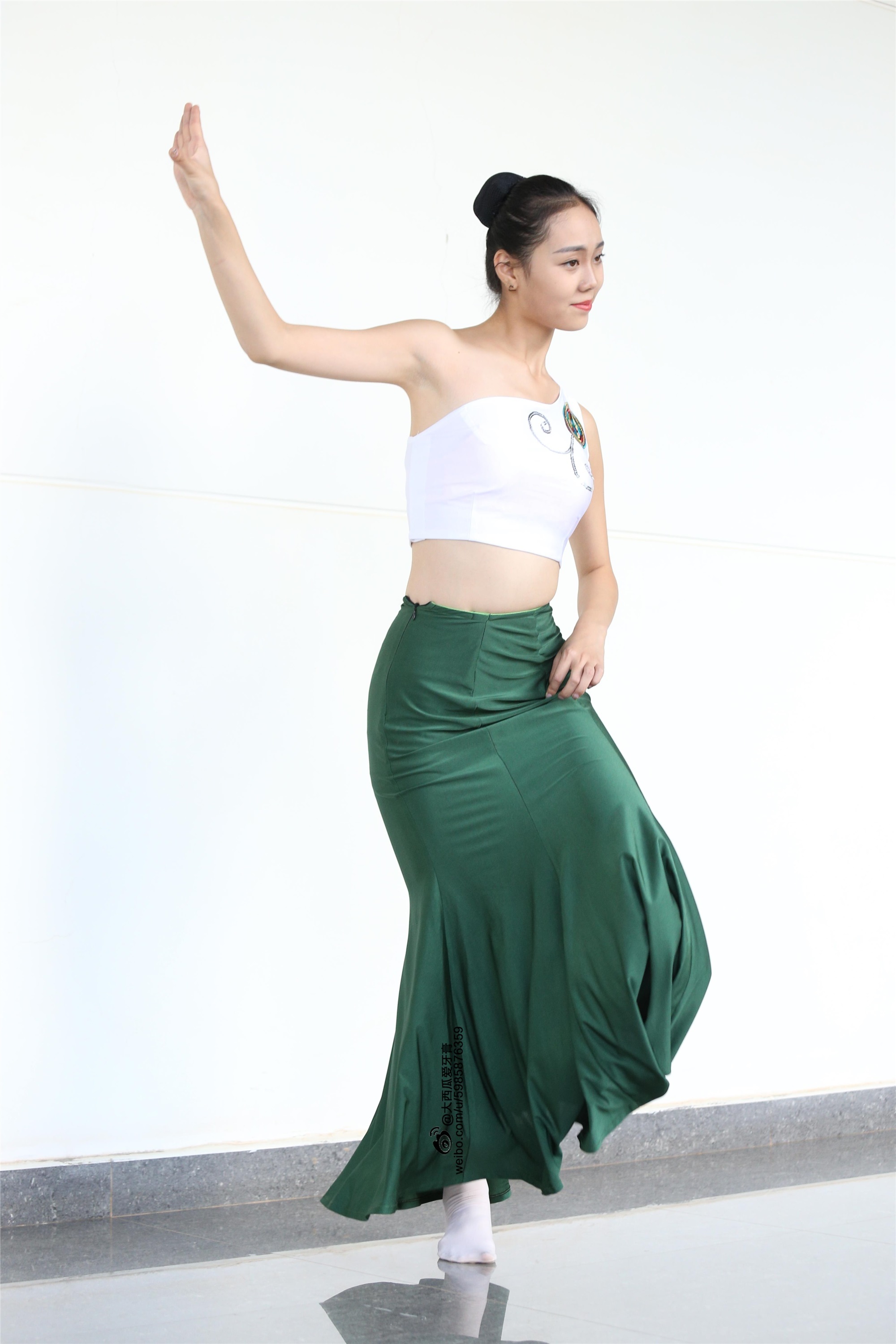 W006 dancer 1 - Wenjun green skirt 2