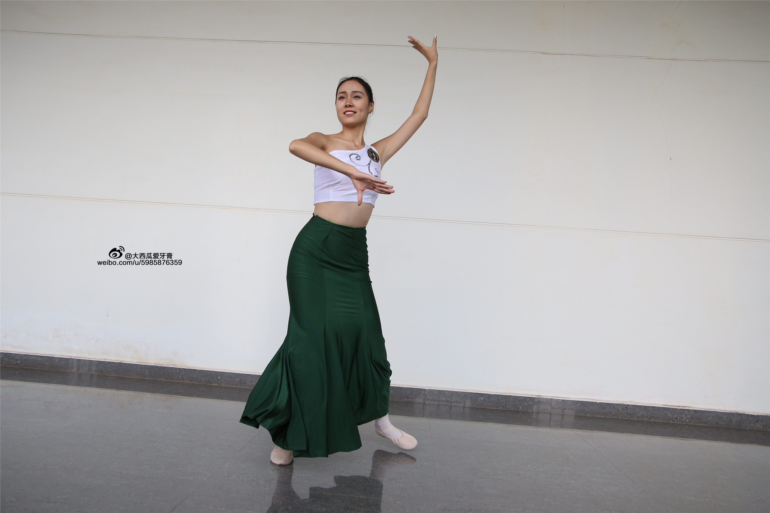 W006 dancer 1 - Wenjun green skirt 2