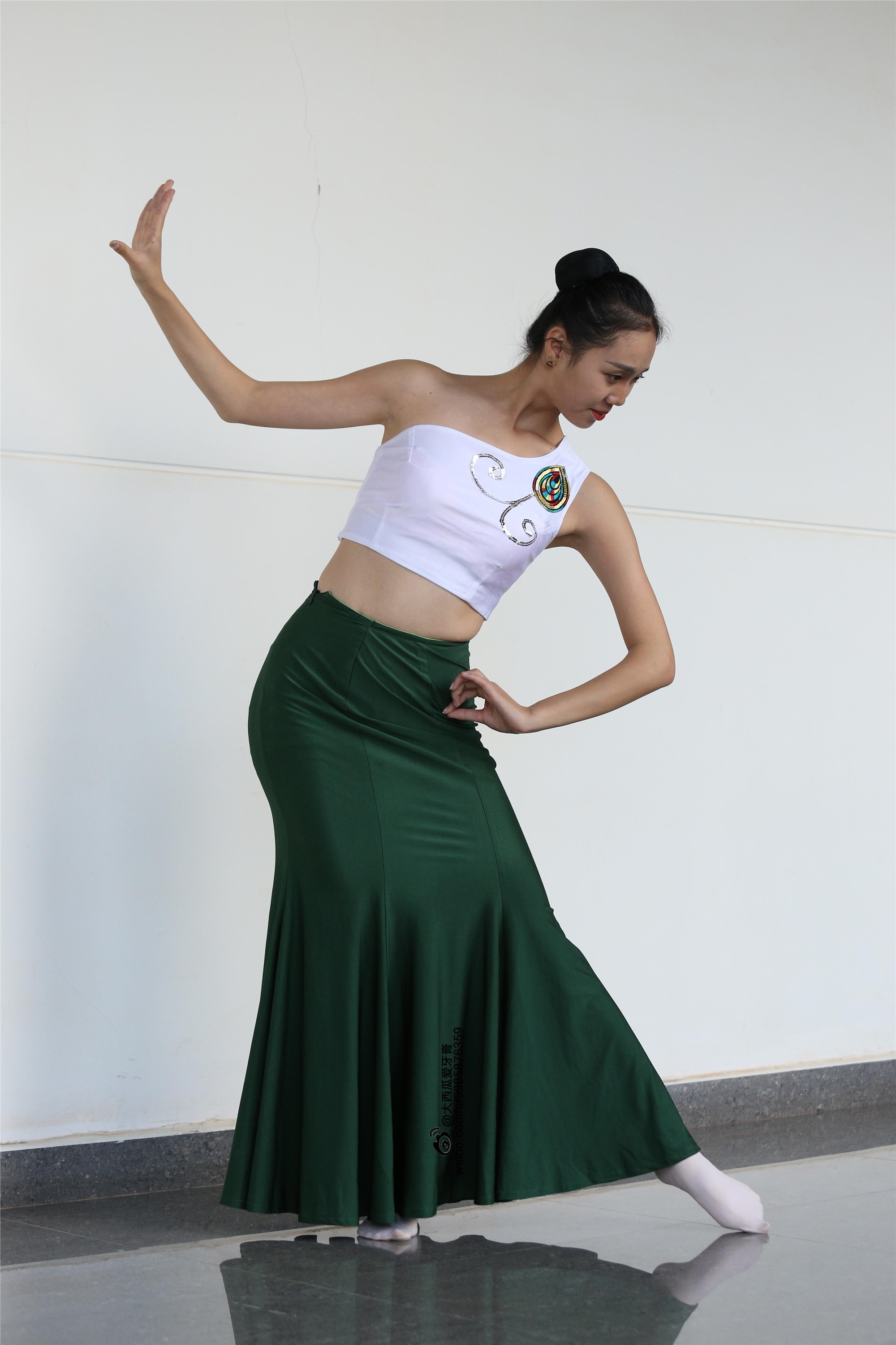 W006 dancer 1 - Wenjun green skirt 2