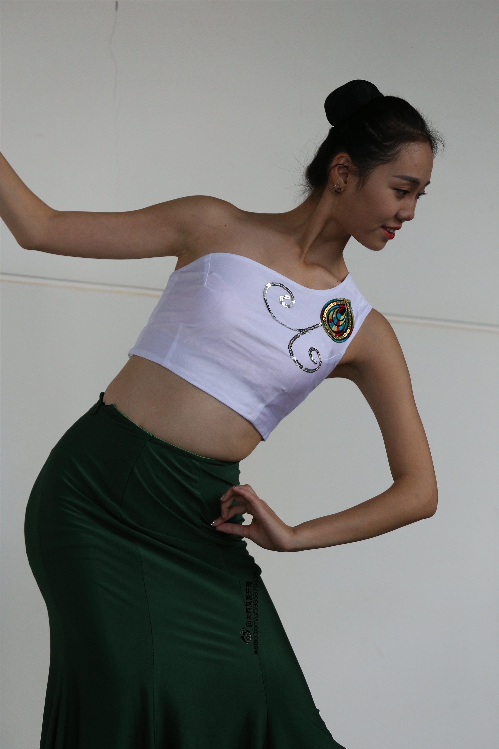 W006 dancer 1 - Wenjun green skirt 2