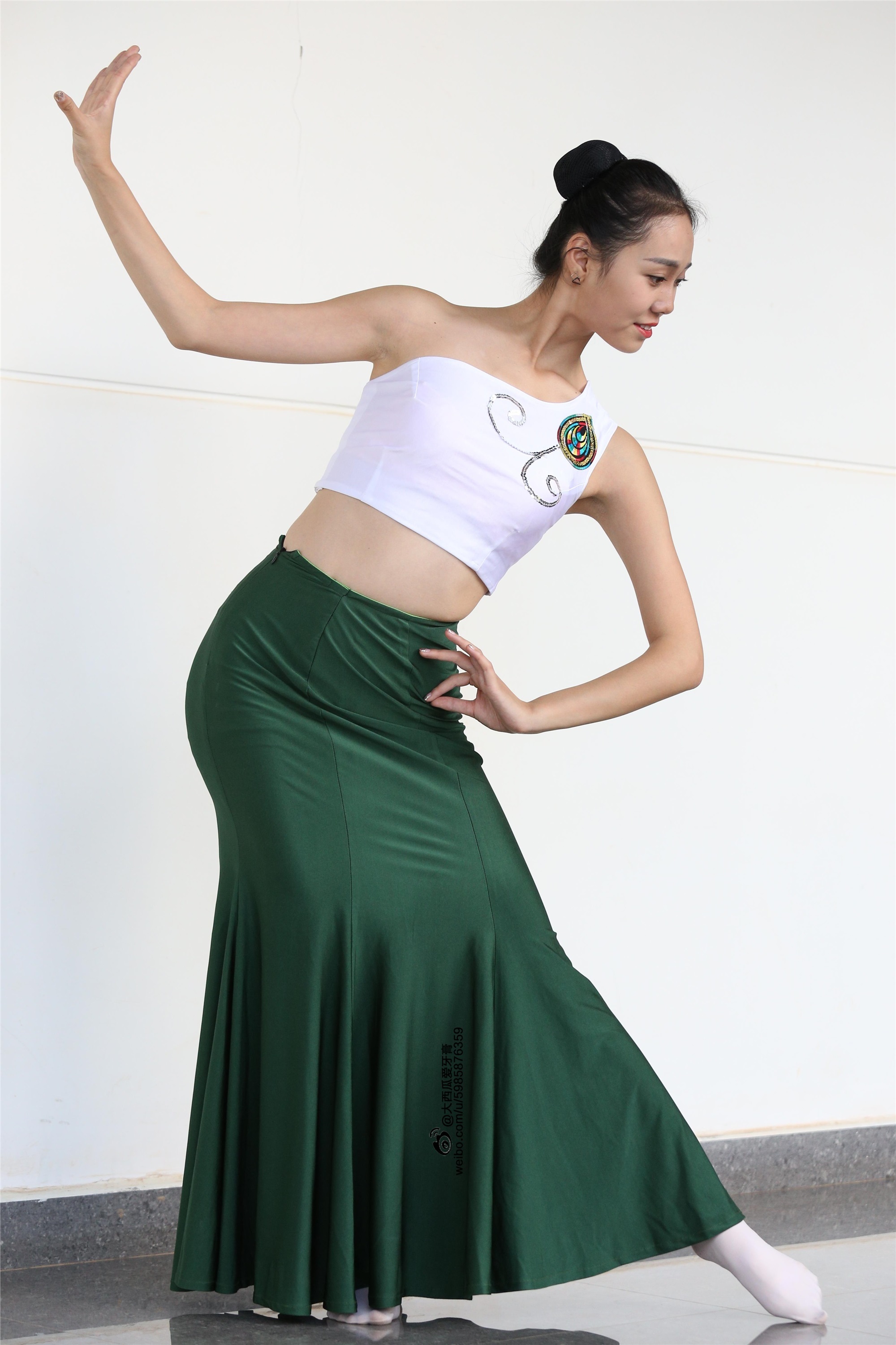 W006 dancer 1 - Wenjun green skirt 2