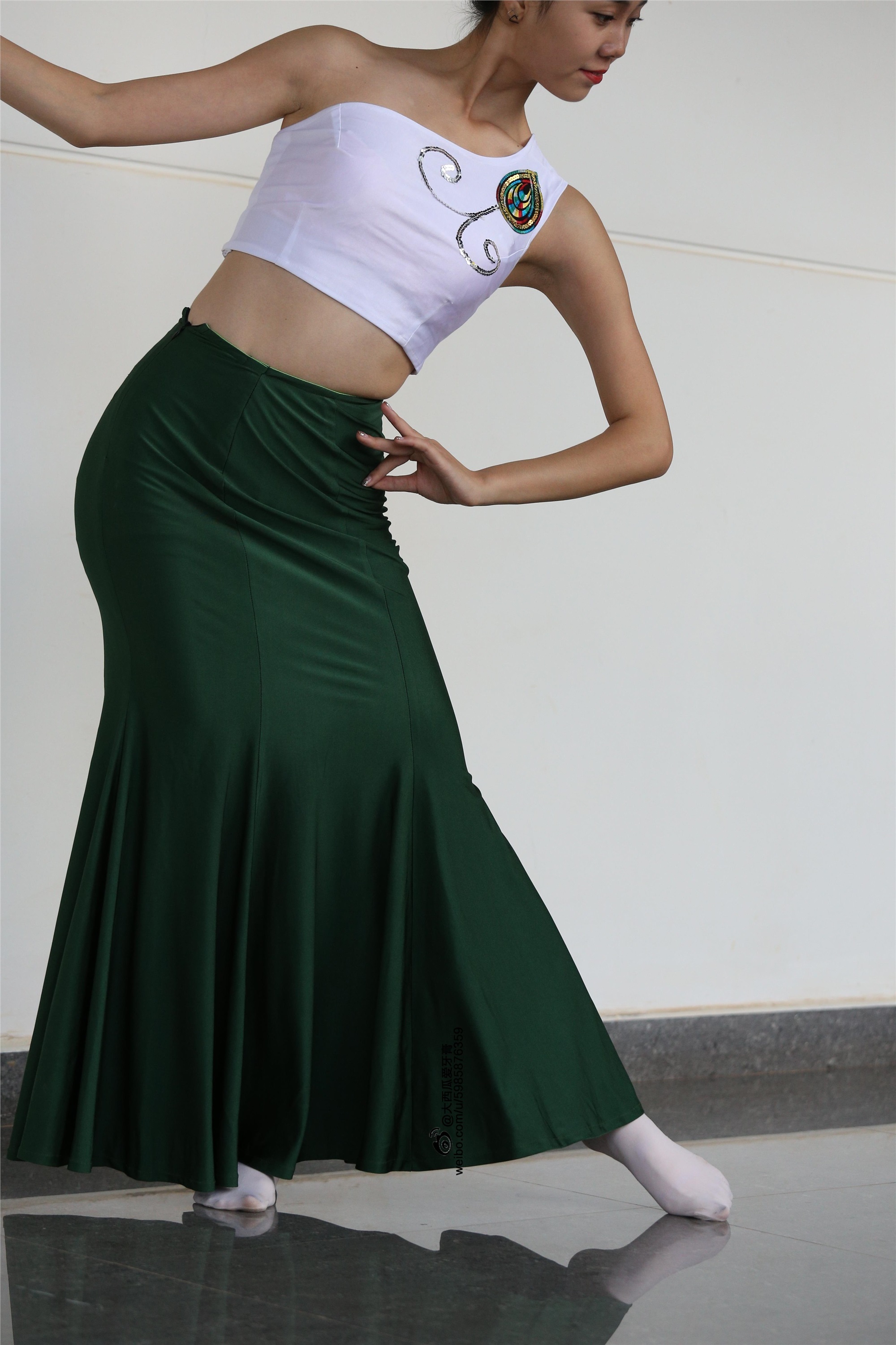 W006 dancer 1 - Wenjun green skirt 2