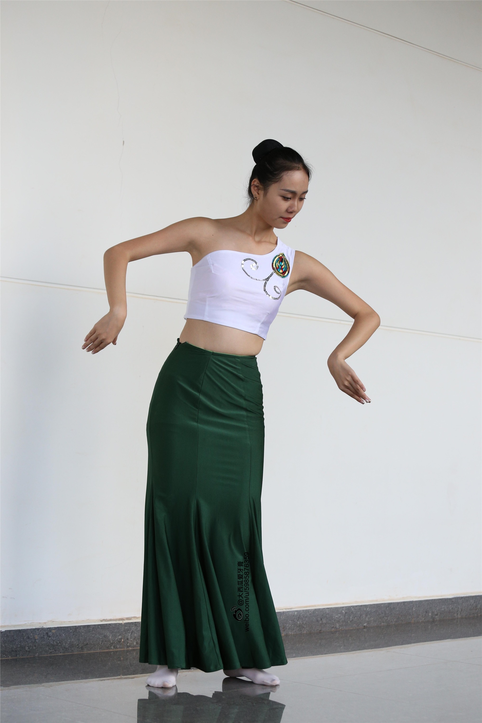 W006 dancer 1 - Wenjun green skirt 2