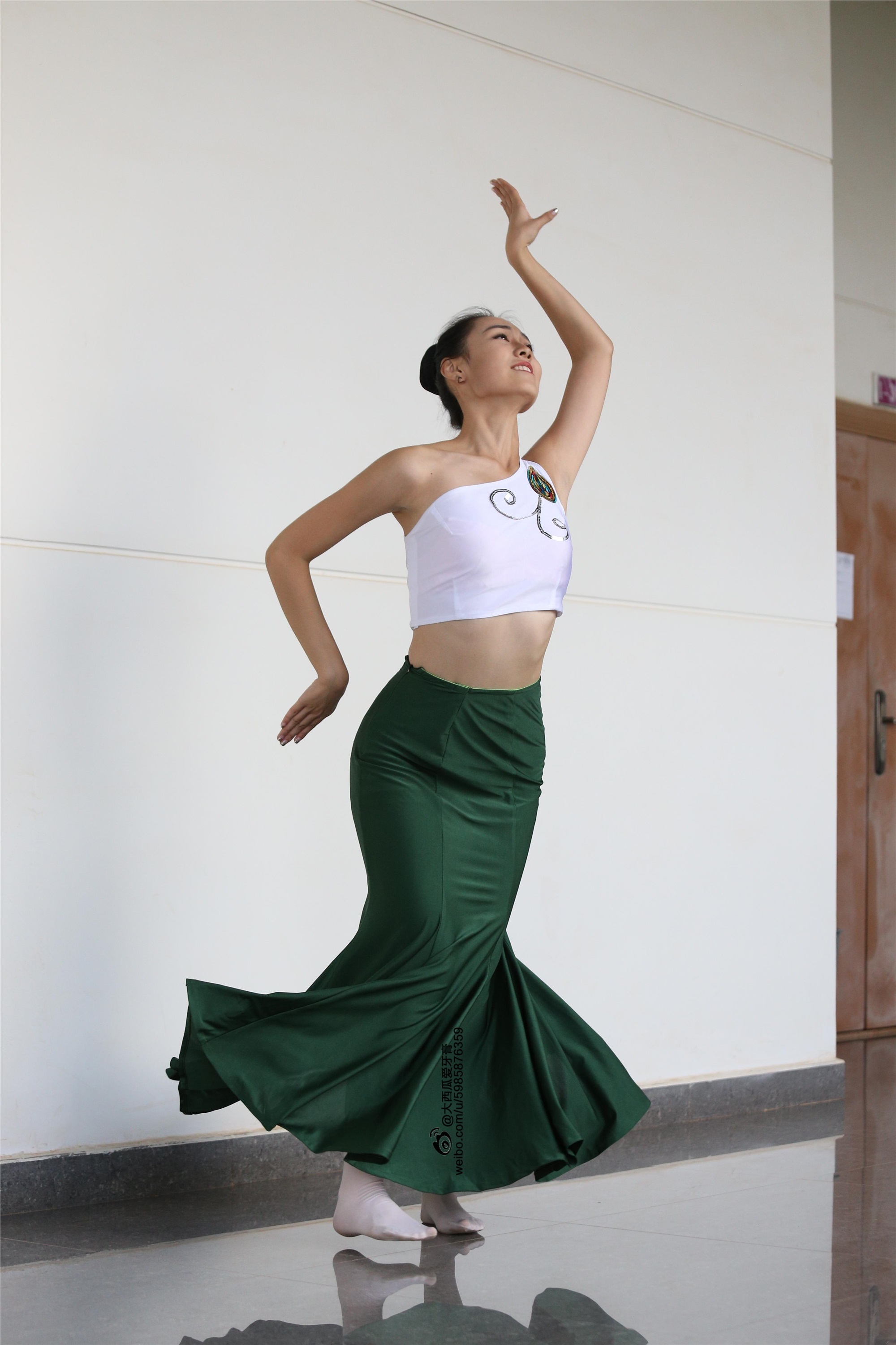 W006 dancer 1 - Wenjun green skirt 2