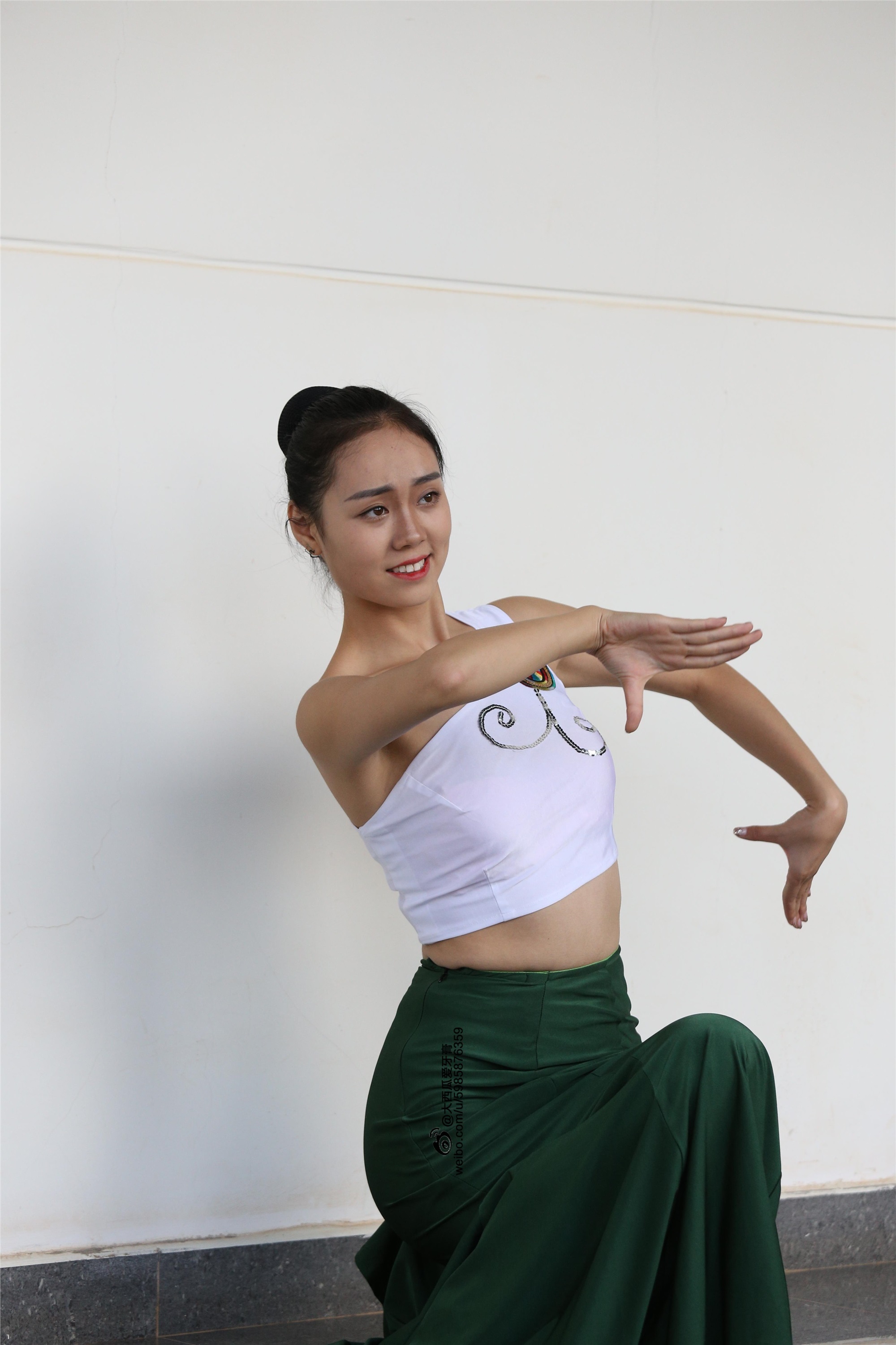 W006 dancer 1 - Wenjun green skirt 2