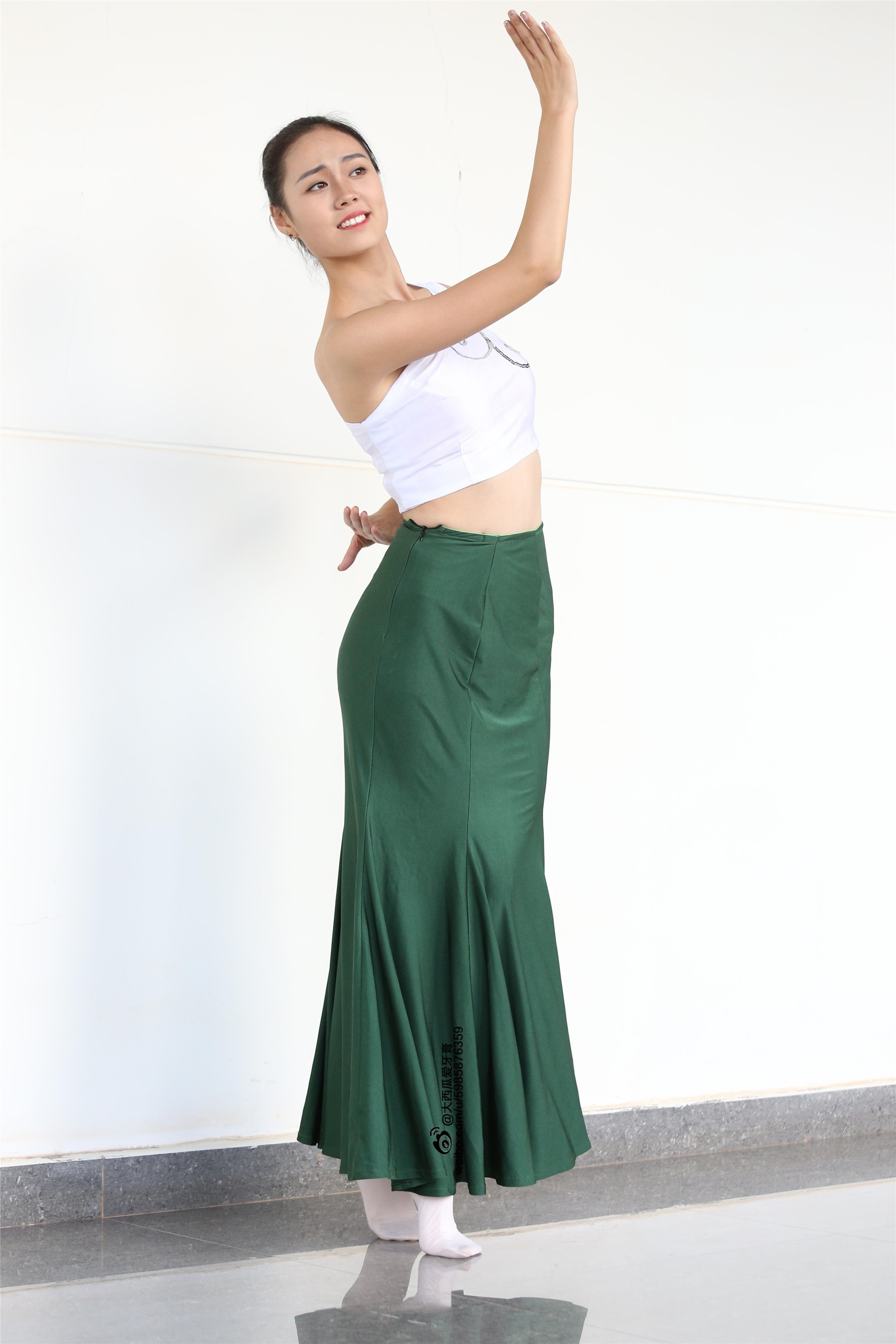 W006 dancer 1 - Wenjun green skirt 2