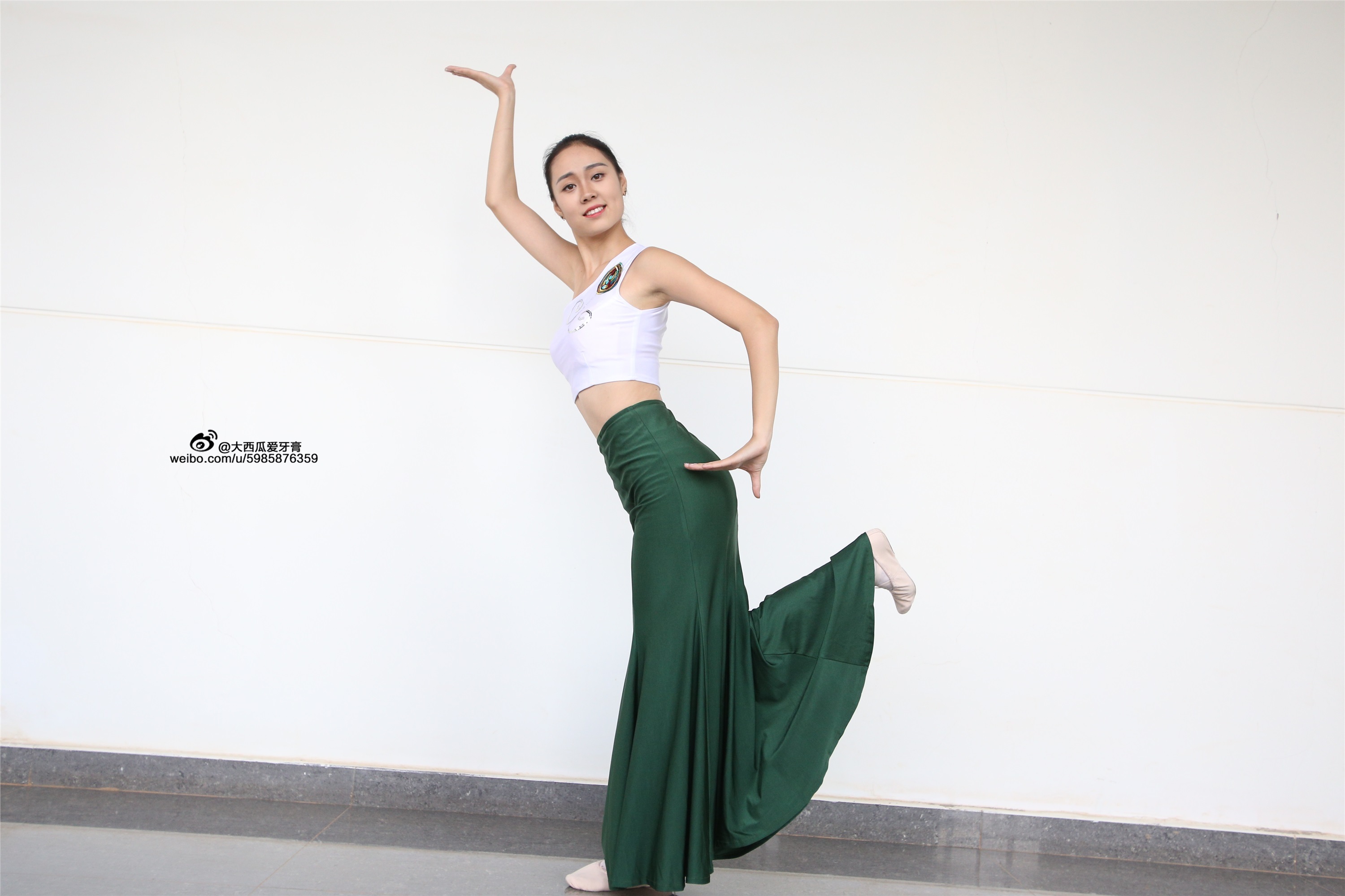 W006 dancer 1 - Wenjun green skirt 2