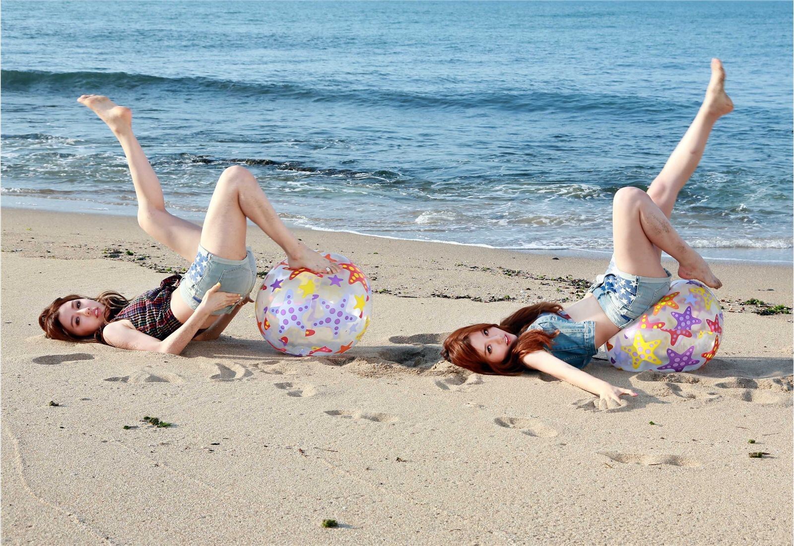 性感可爱的“白”氏双胞胎女子演唱组合BY2 - Miko (白纬芬) & Yumi(白纬玲) 写真套图
