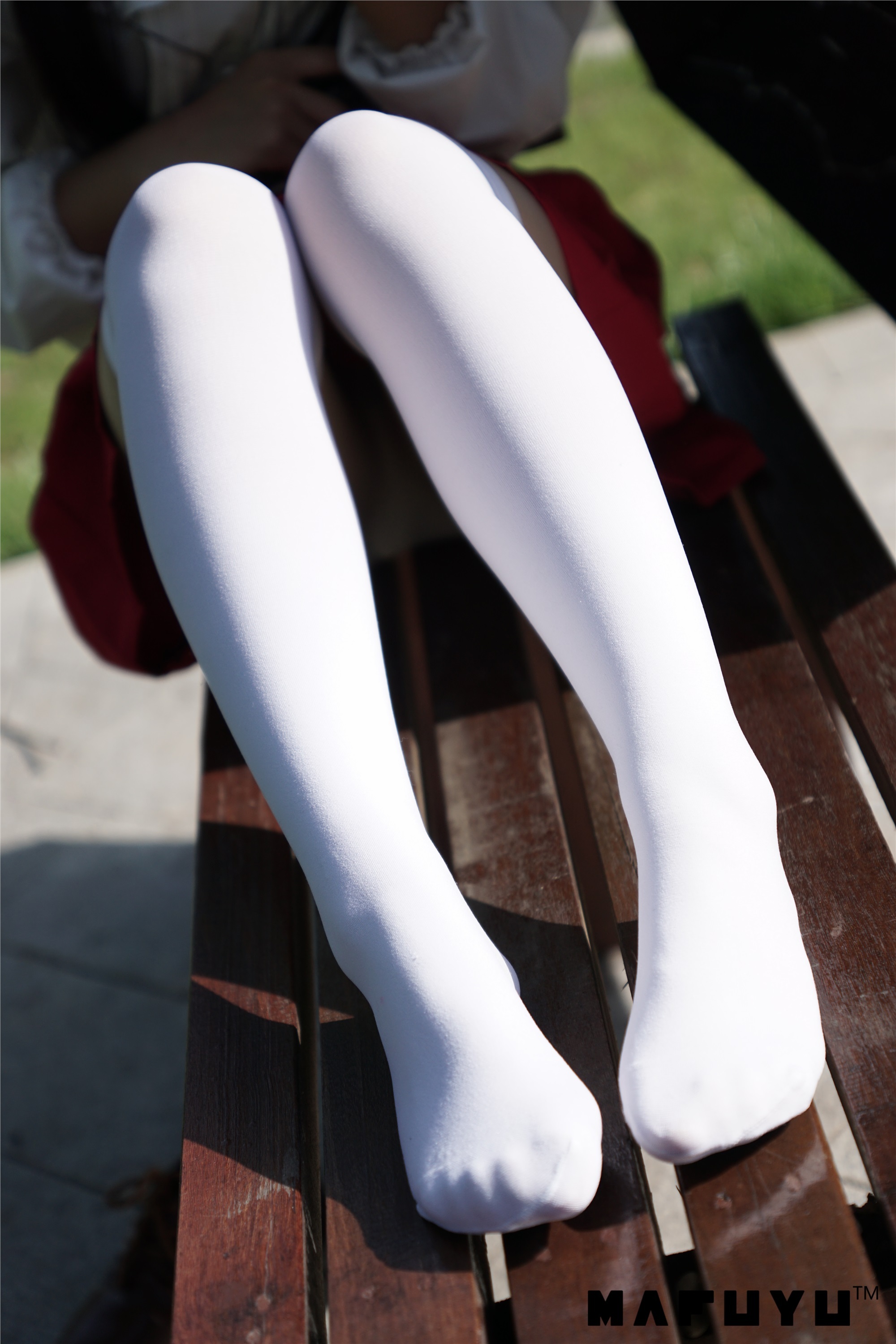 神楽坂真冬套图 - 少女と自然と白い靴下