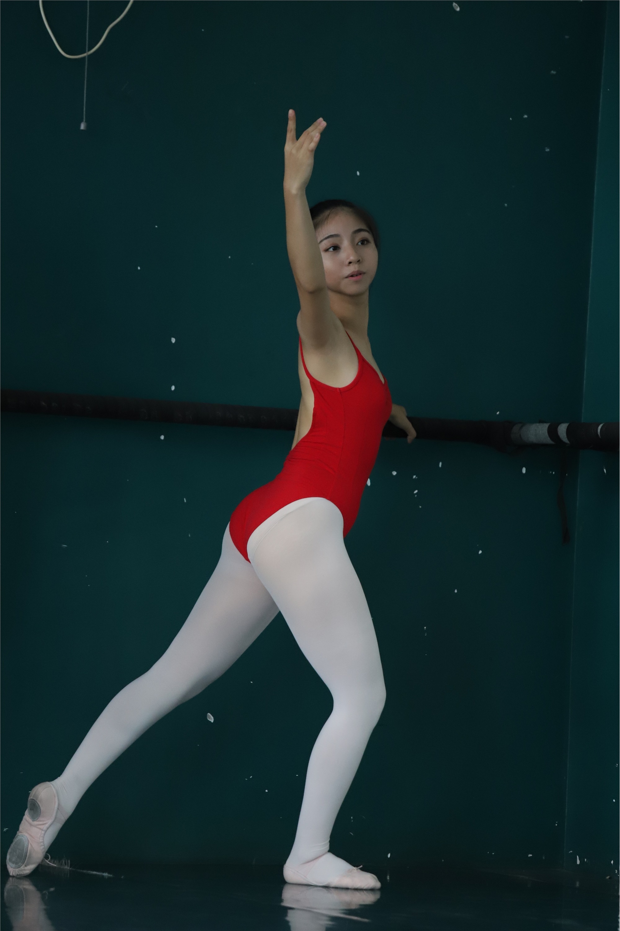 大西瓜美女图片 W020 舞蹈家-红色669p2