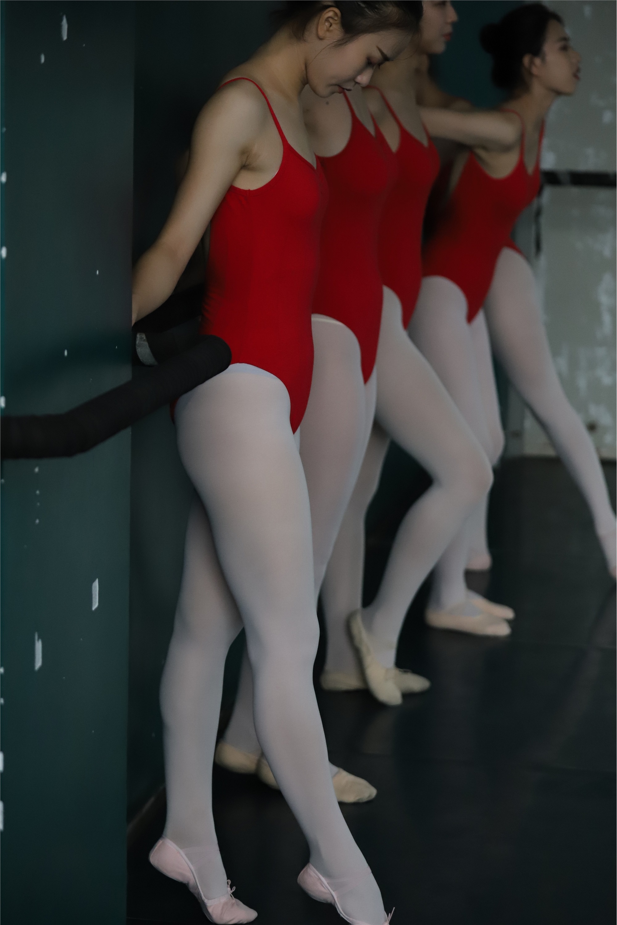 大西瓜美女图片 W020 舞蹈家-红色669p3