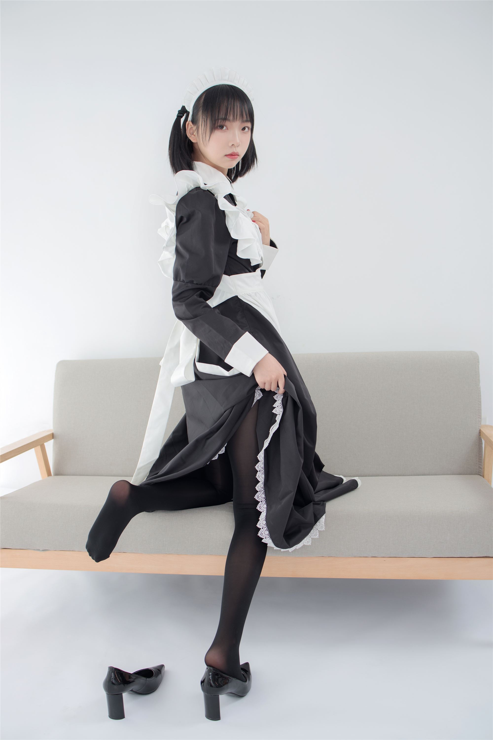 Rose foot photo of Sen Luo financial group jkfun-029 Huizi 80D black silk trample maid