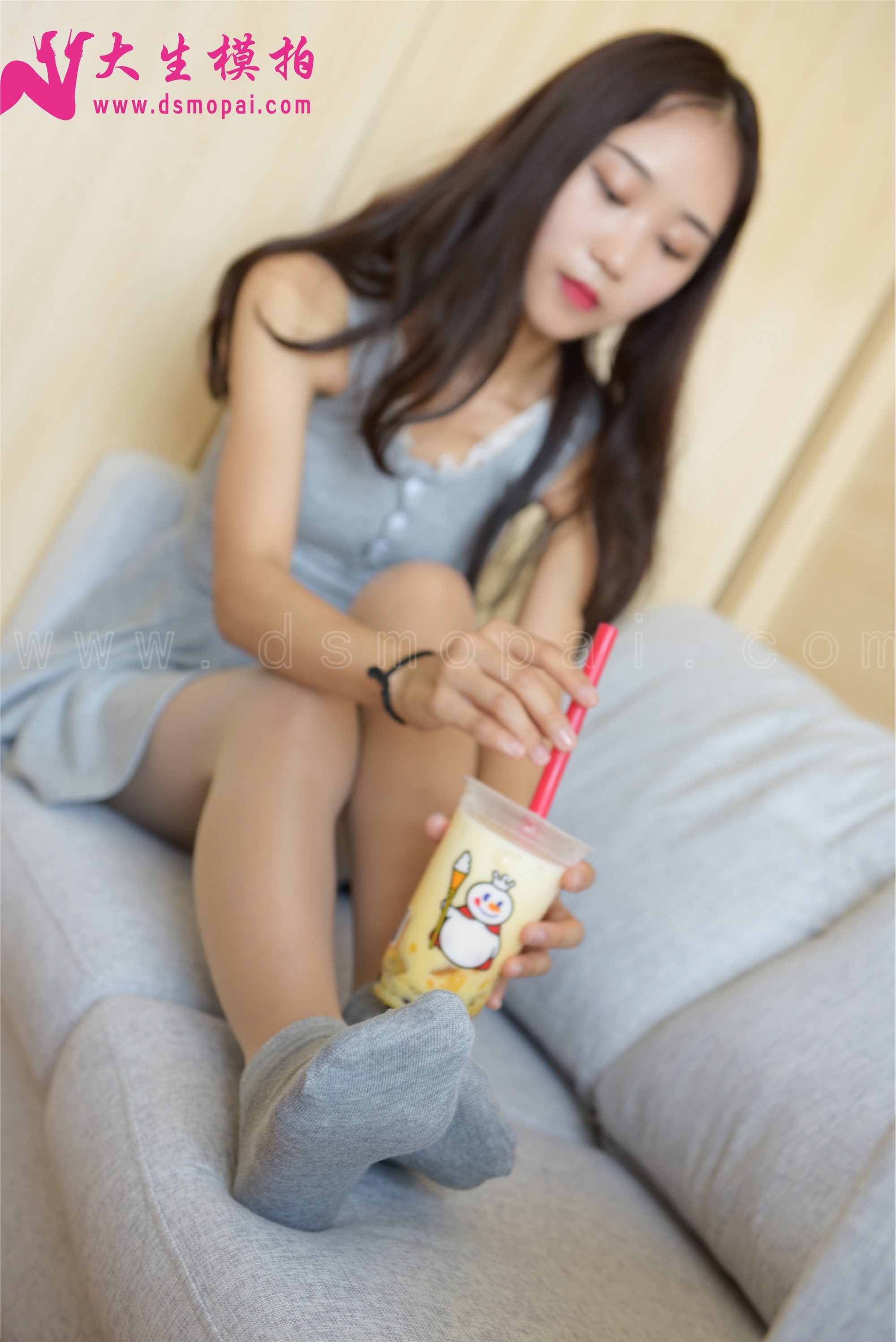 The interweaving of Feifei milkshake and cotton stockings