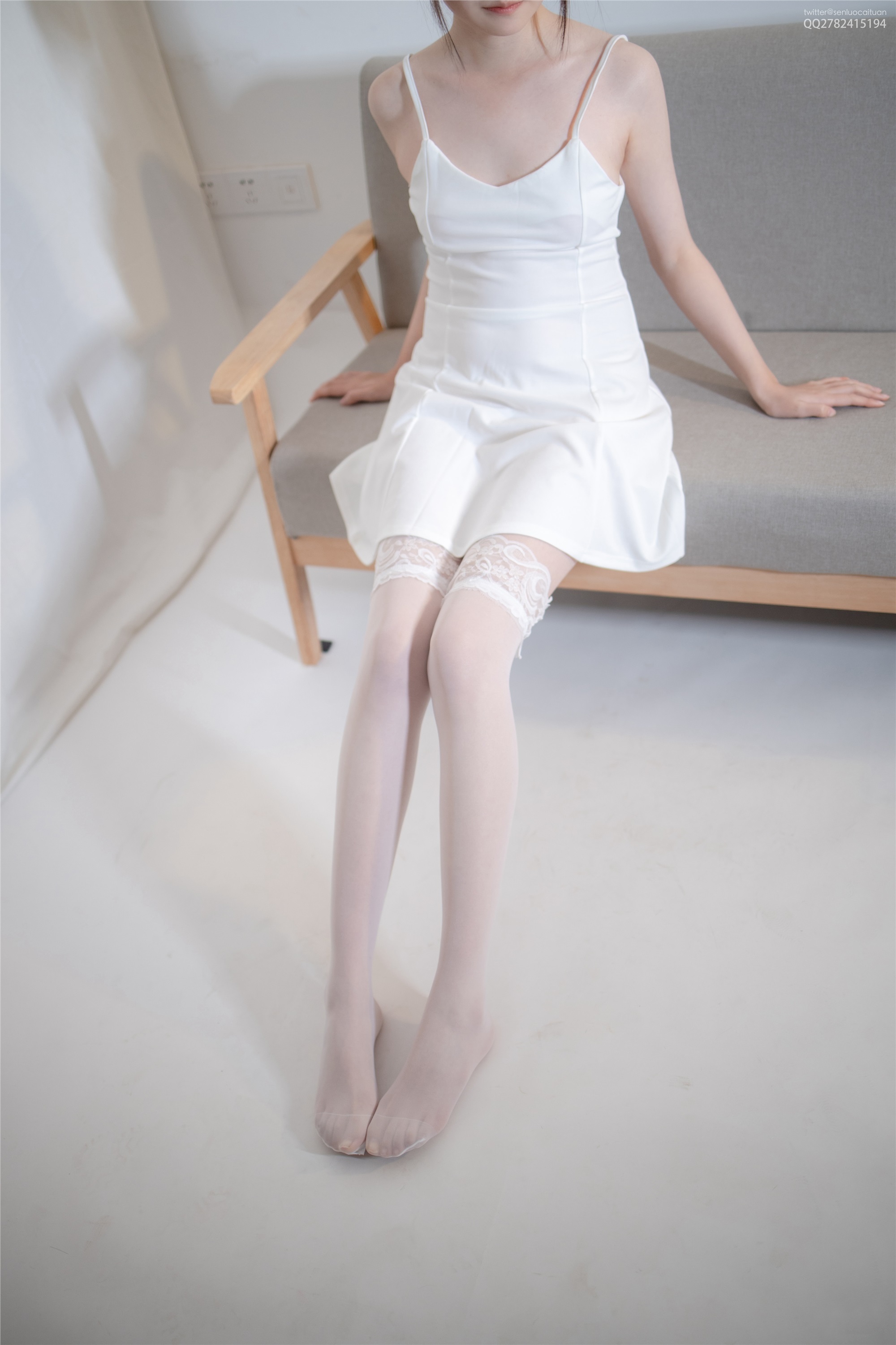 森萝财团萝莉丝足写真 JKFUN-044 Aika 白色吊带裙