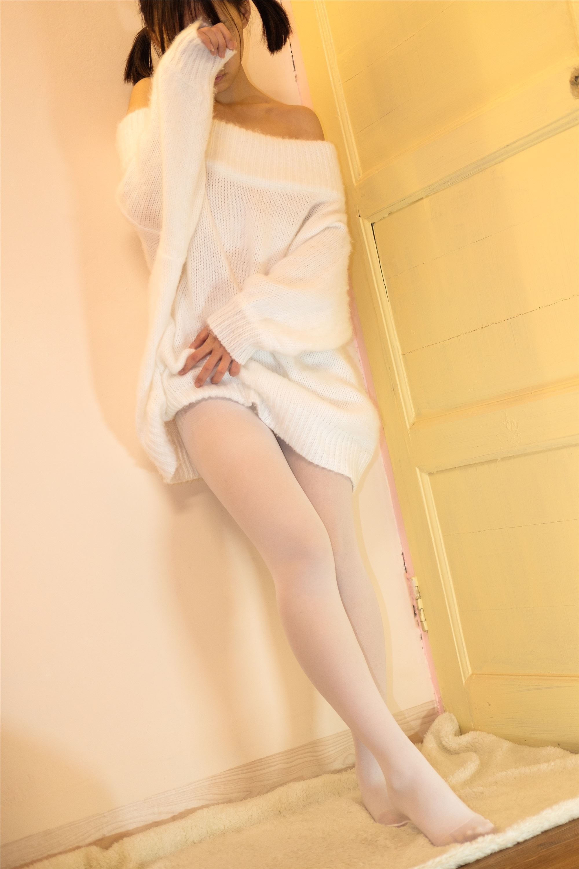 X-012 white silk white sweater