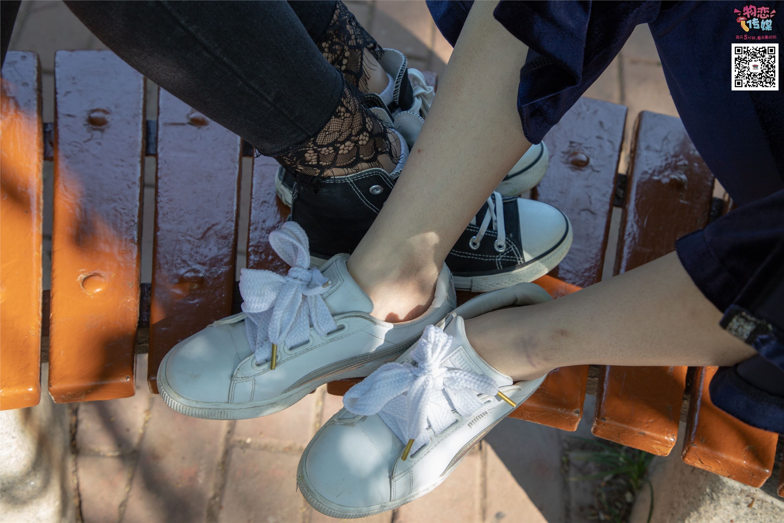 Material love media No.010 pure friendship, pure shoes and socks