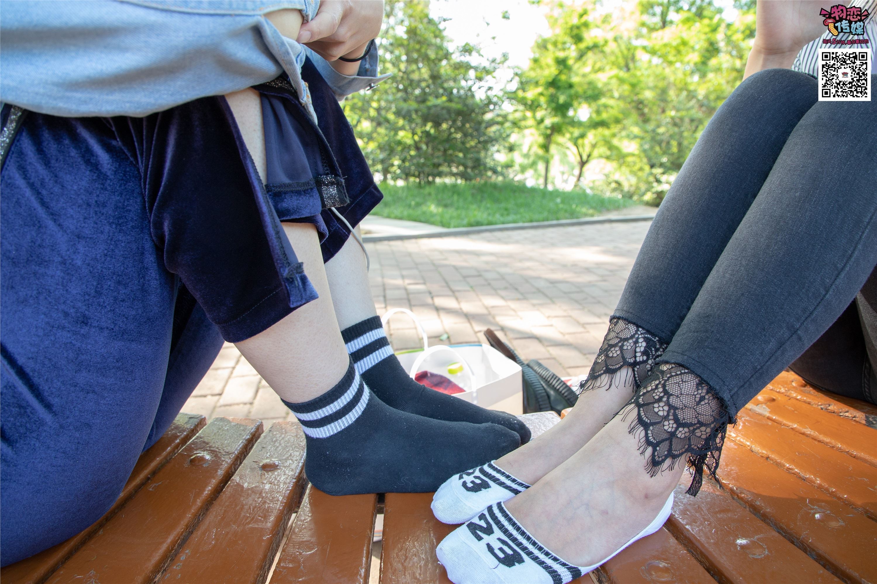 Material love media No.010 pure friendship, pure shoes and socks