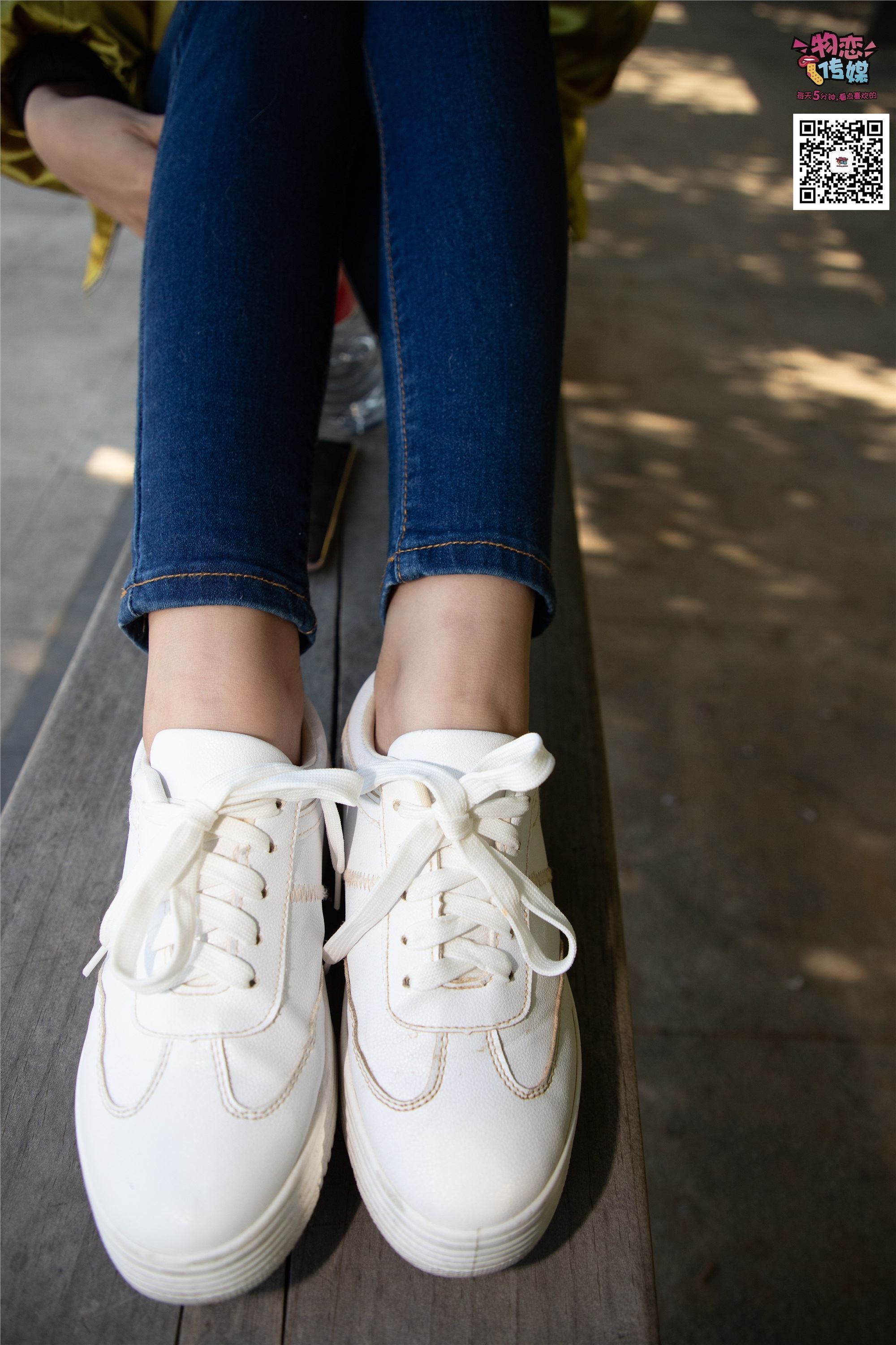 Love media no.012 little Lori Oh, guess how old I am, small white board shoes with pink cotton socks