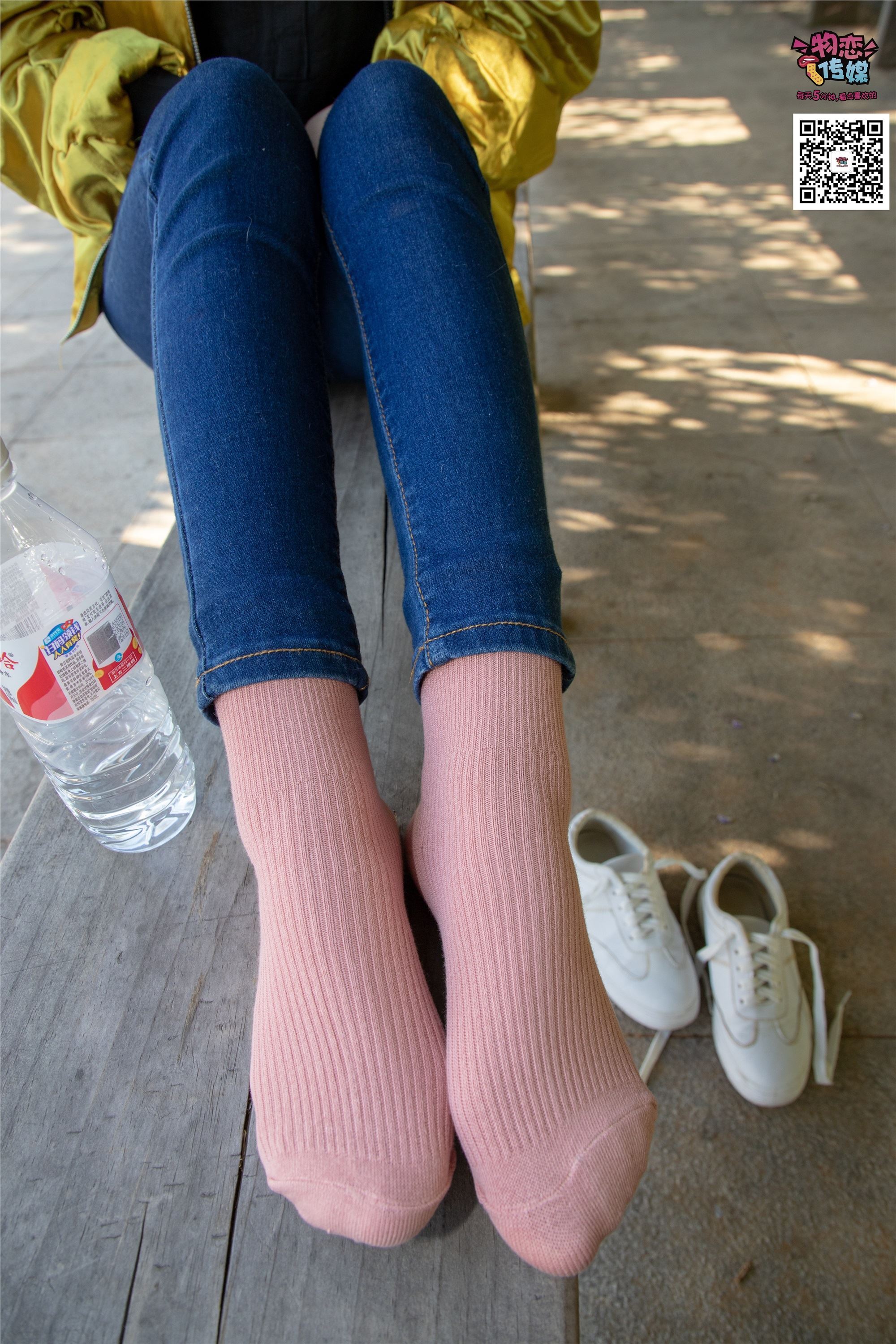 Love media no.012 little Lori Oh, guess how old I am, small white board shoes with pink cotton socks